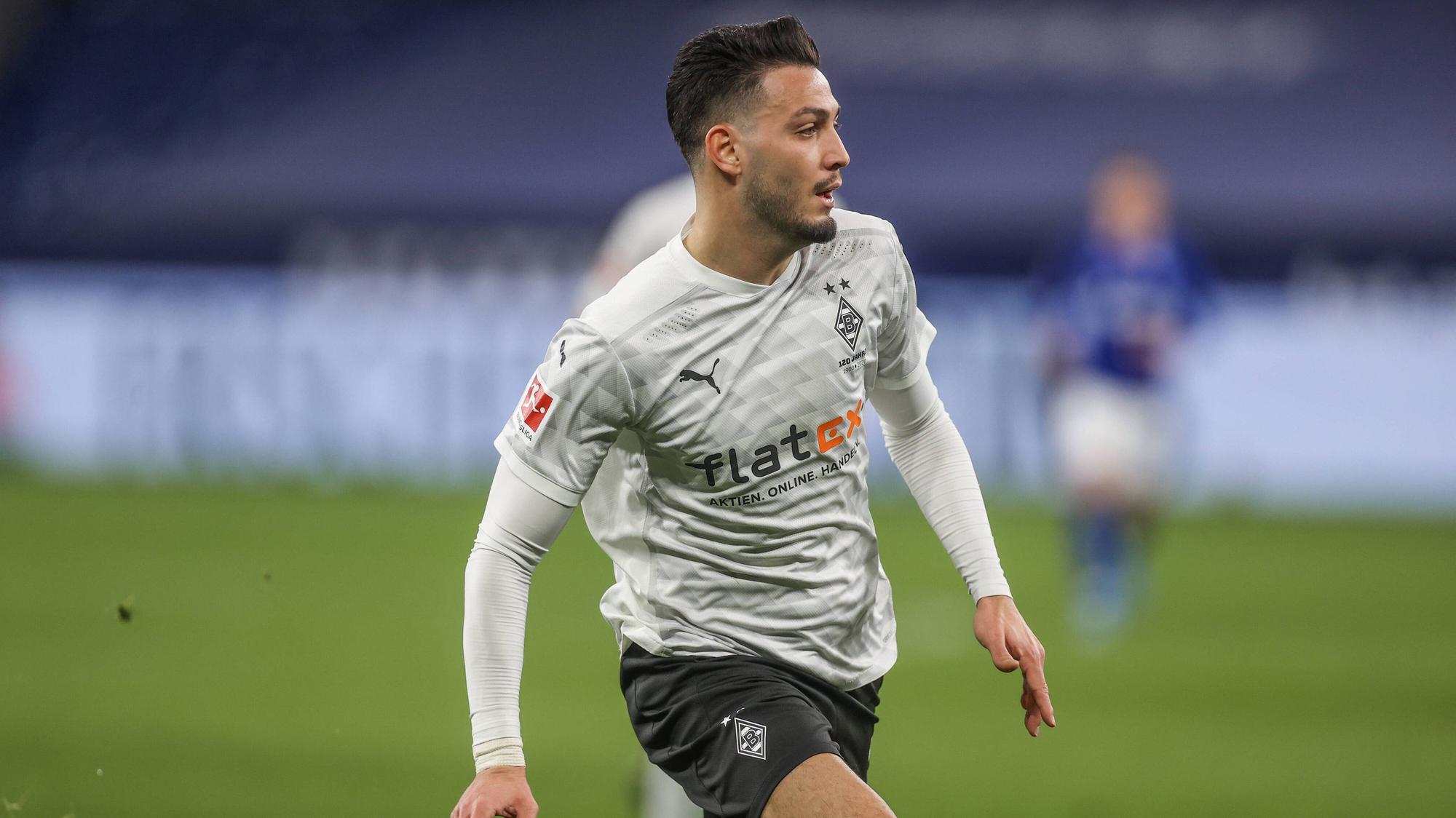 Gladbachs Ramy Bensebaini am 20. März 2021 bei Borussias Auswärtsspiel auf Schalke,