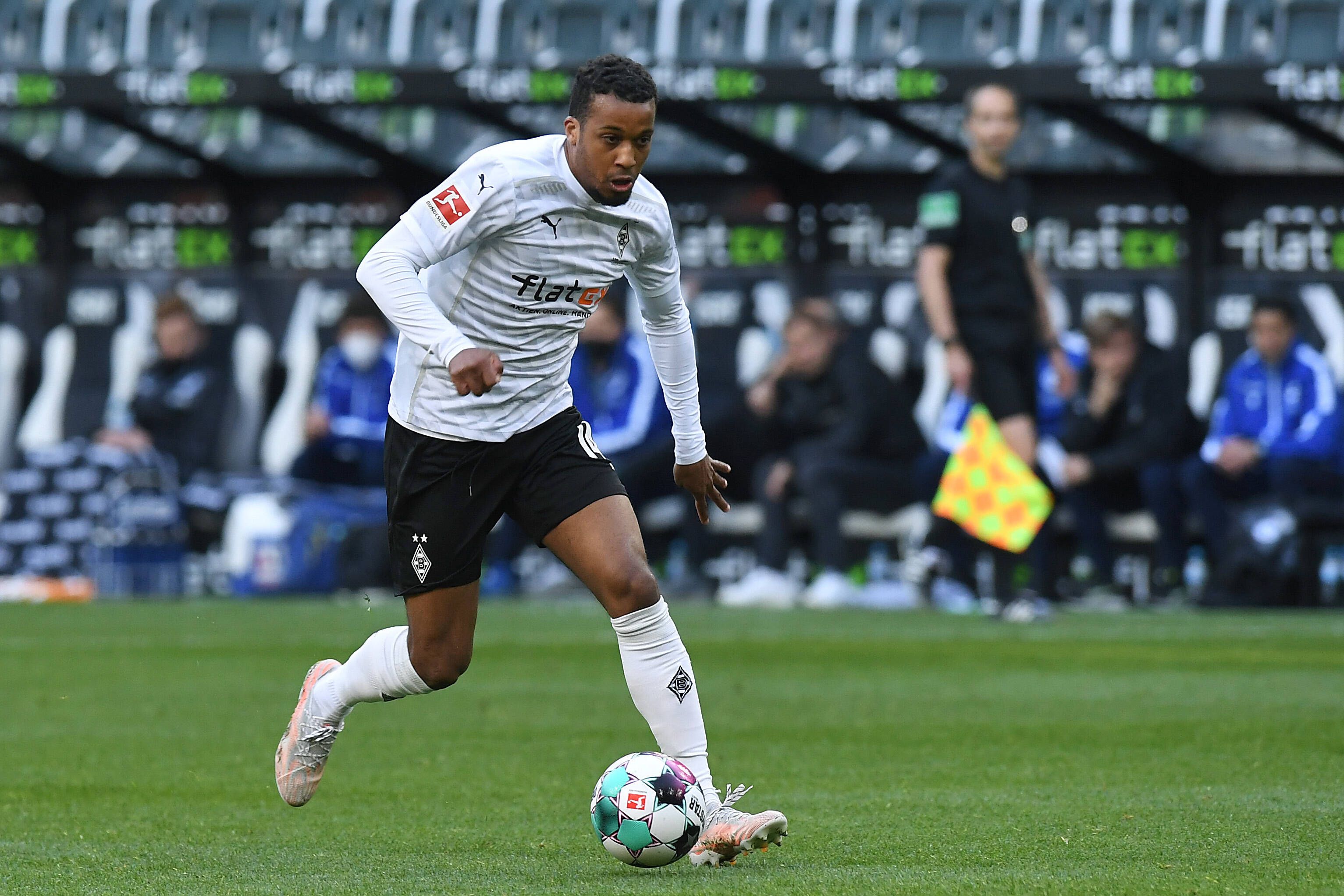 Stürmer Alassane Plea bei Gladbachs 5:0-Sieg gegen Arminia Bielefeld am 25. April 2021 im Borussia-Park.