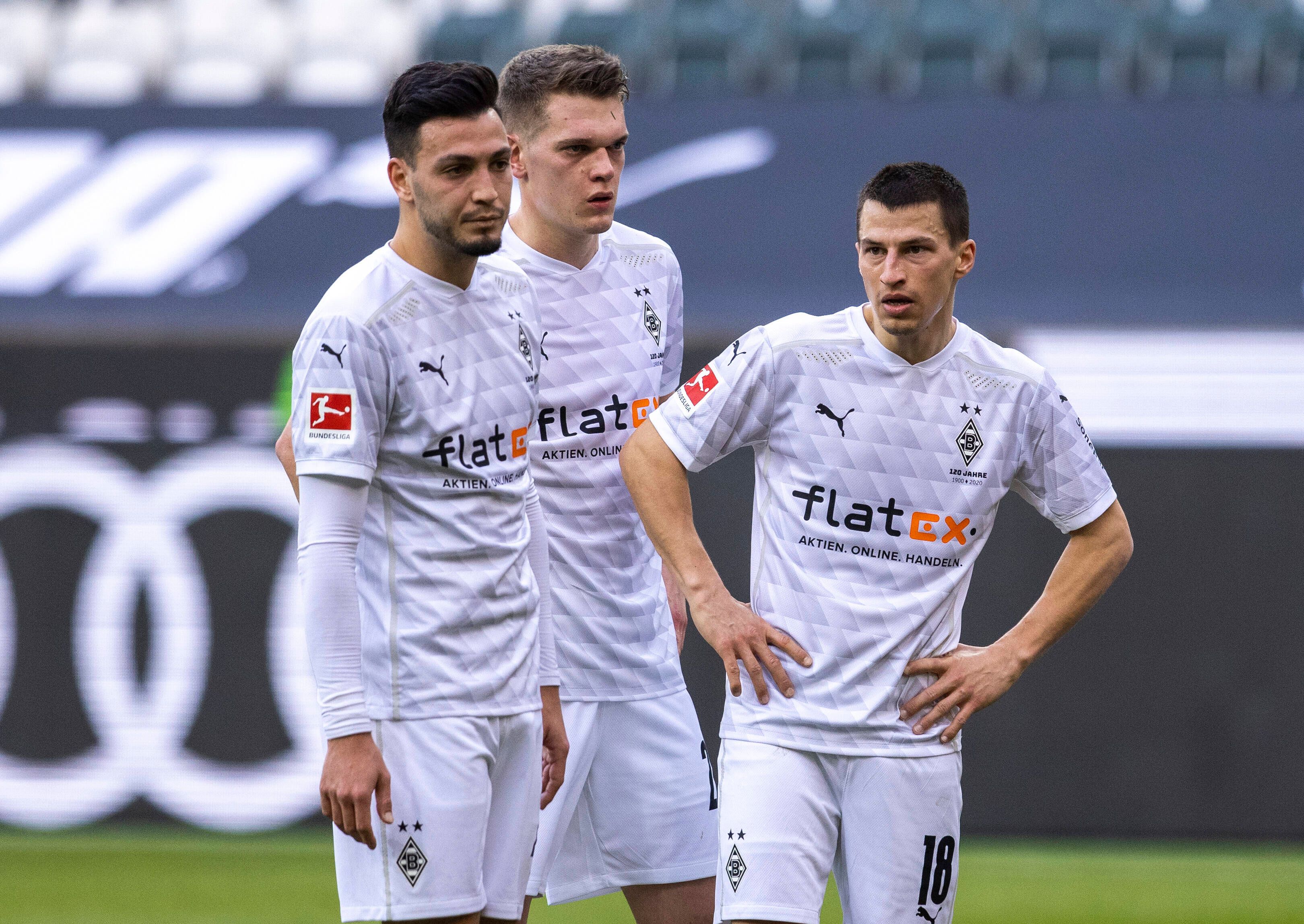 Ramy Bensebaini (l.), Matthias Ginter (Mitte) und Stefan Lainer  von Borussia Mönchengladbach beim Spiel gegen den FSV Mainz am 20.Februar.2021 im Borussia-Park.