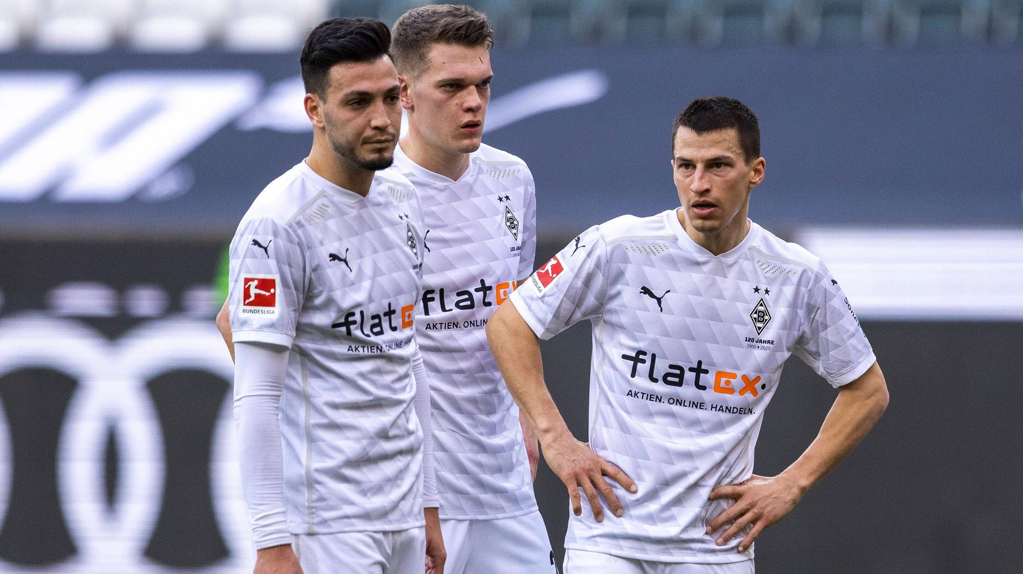 Ramy Bensebaini (l.), Matthias Ginter (Mitte) und Stefan Lainer von Borussia Mönchengladbach beim Spiel gegen den FSV Mainz am 20.Februar.2021 im Borussia-Park.