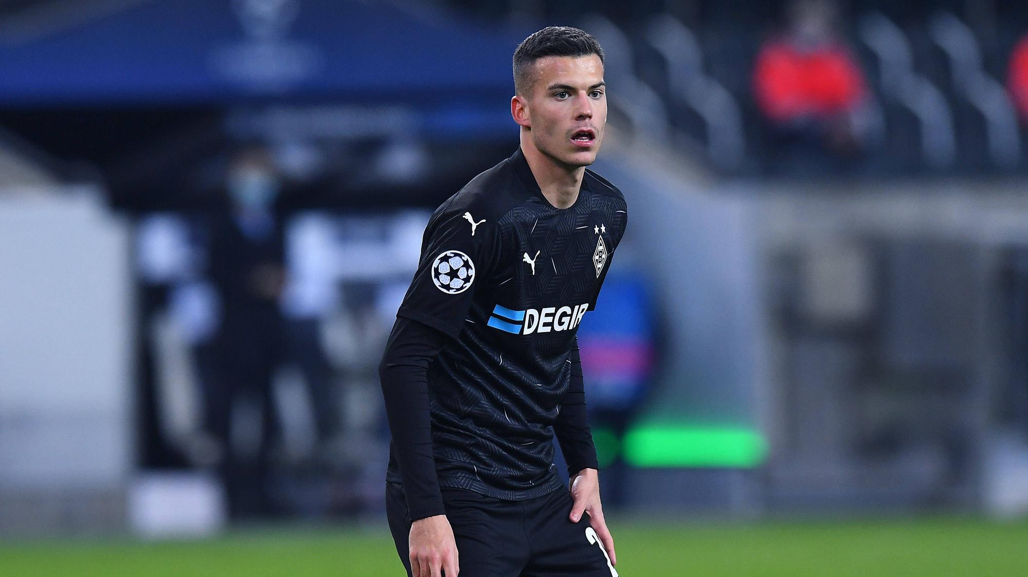 Gladbachs Lászlo Bénes im Champions League-Spiel der Gladbacher gegen Schachtar Donezk am 25. November 2020 im Borussia-Park.