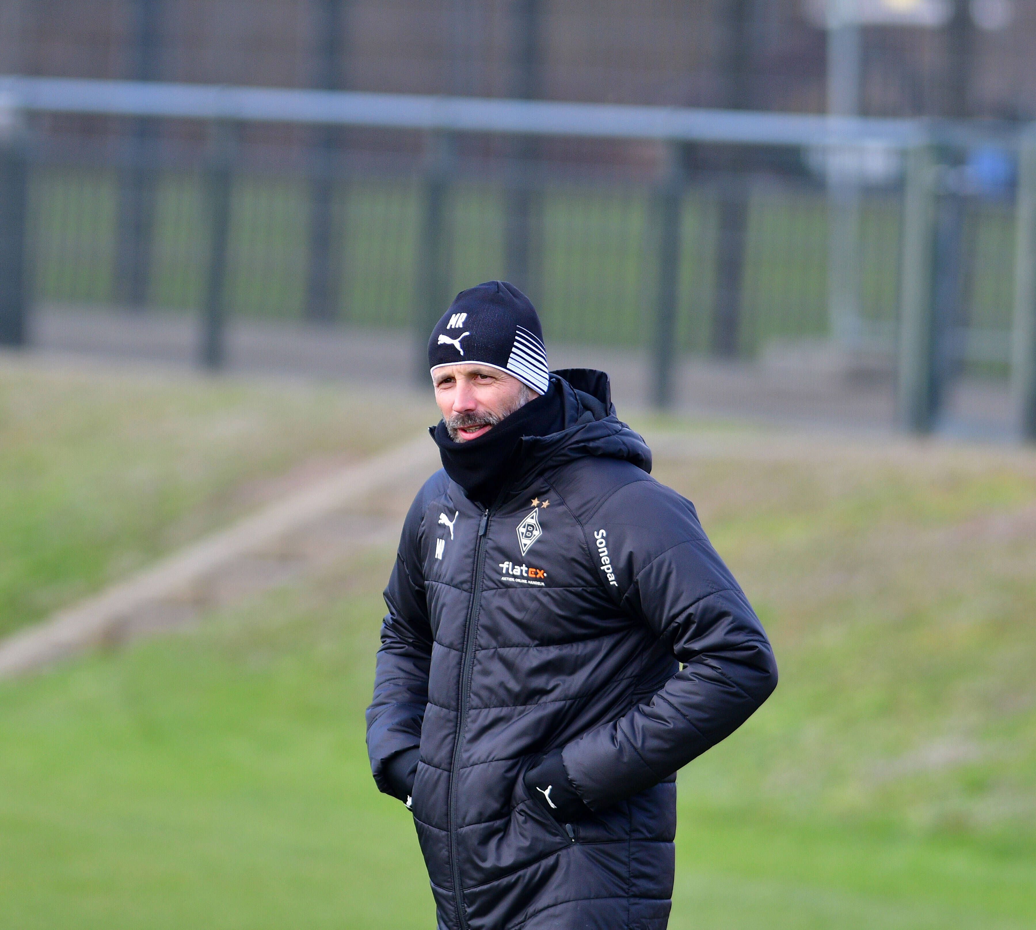 VfL-Trainer Marco Rose, hier beim Training im Borussia-Park am 15.März 2021, musste bei der ersten Einheit der neuen Woche auf zwei Stammspieler verzichten.