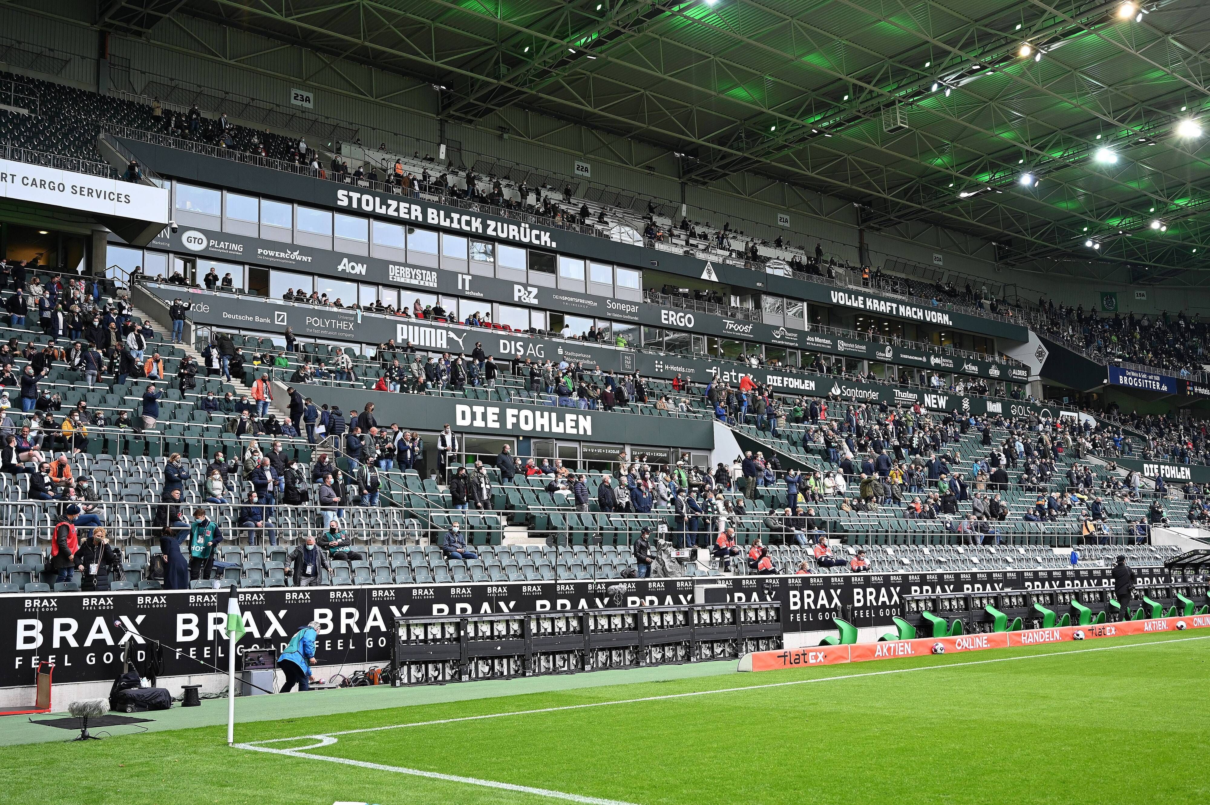 Der Borussia-Park mit zugelassenen Fans unter besonderer Berücksichtung der Corona-Maßnahmen beim Bundesligaspiel der Gladbacher gegen Union Berlin am 26. September 2020.
