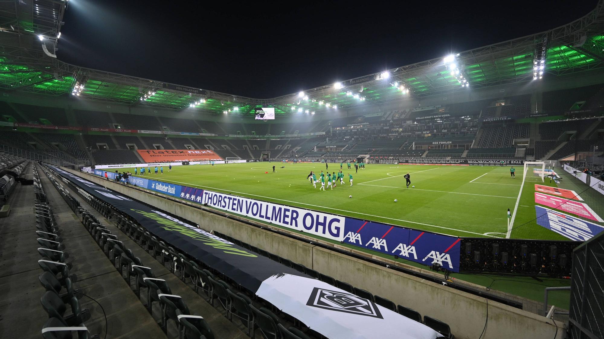 Gladbachs Stadion Borussia-Park ohne Zuschauer beim Bundesliga-Spiel gegen den FC Schalke 04 am 28. November 2020.