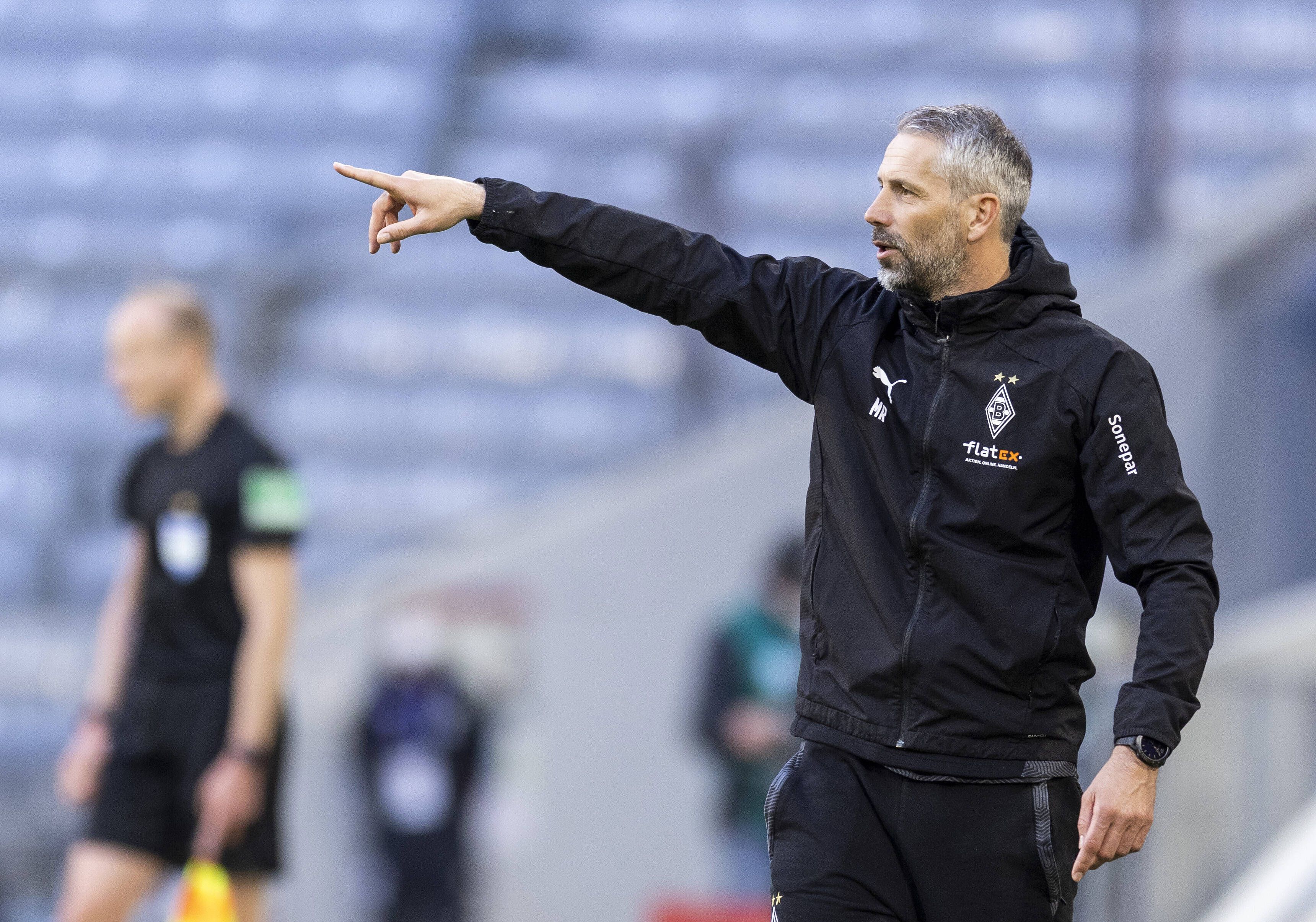 Gladbach-Trainer Marco Rose coacht sein Team im Bundesligaspiel der Borussia bei Bayern München am 8. Mai 2021.
