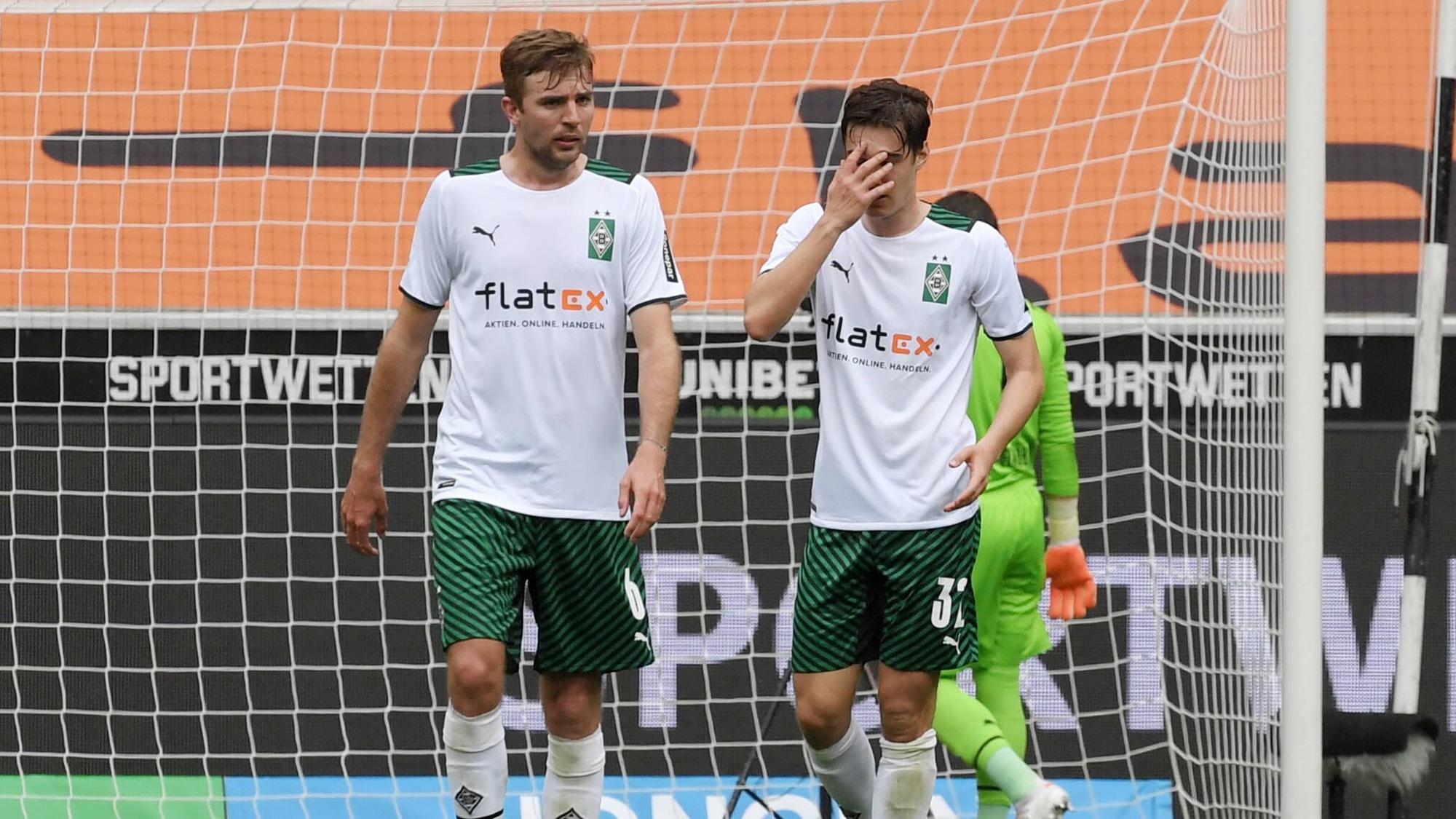 Die Blicke und Gesten von Christoph Kramer (links) und Florian Neuhaus (rechts) bei Gladbachs 1:2-Heimpleite am 15. Mai 2021 gegen Stuttgart sagen einiges aus.