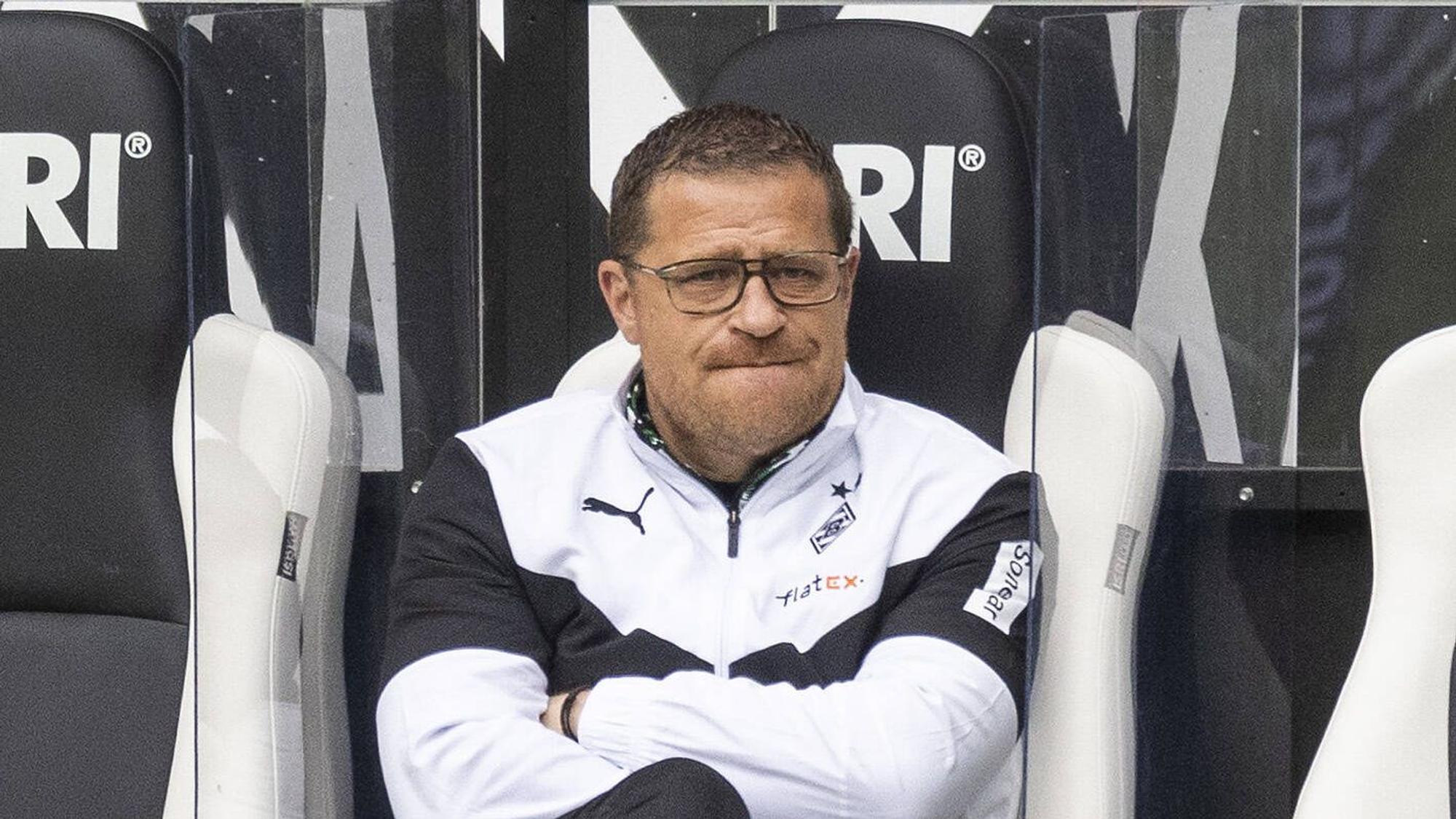 Manager Max Eberl schaut skeptisch bei Gladbachs Niederlage gegen den VfB Stuttgart am 15. Mai 2021.