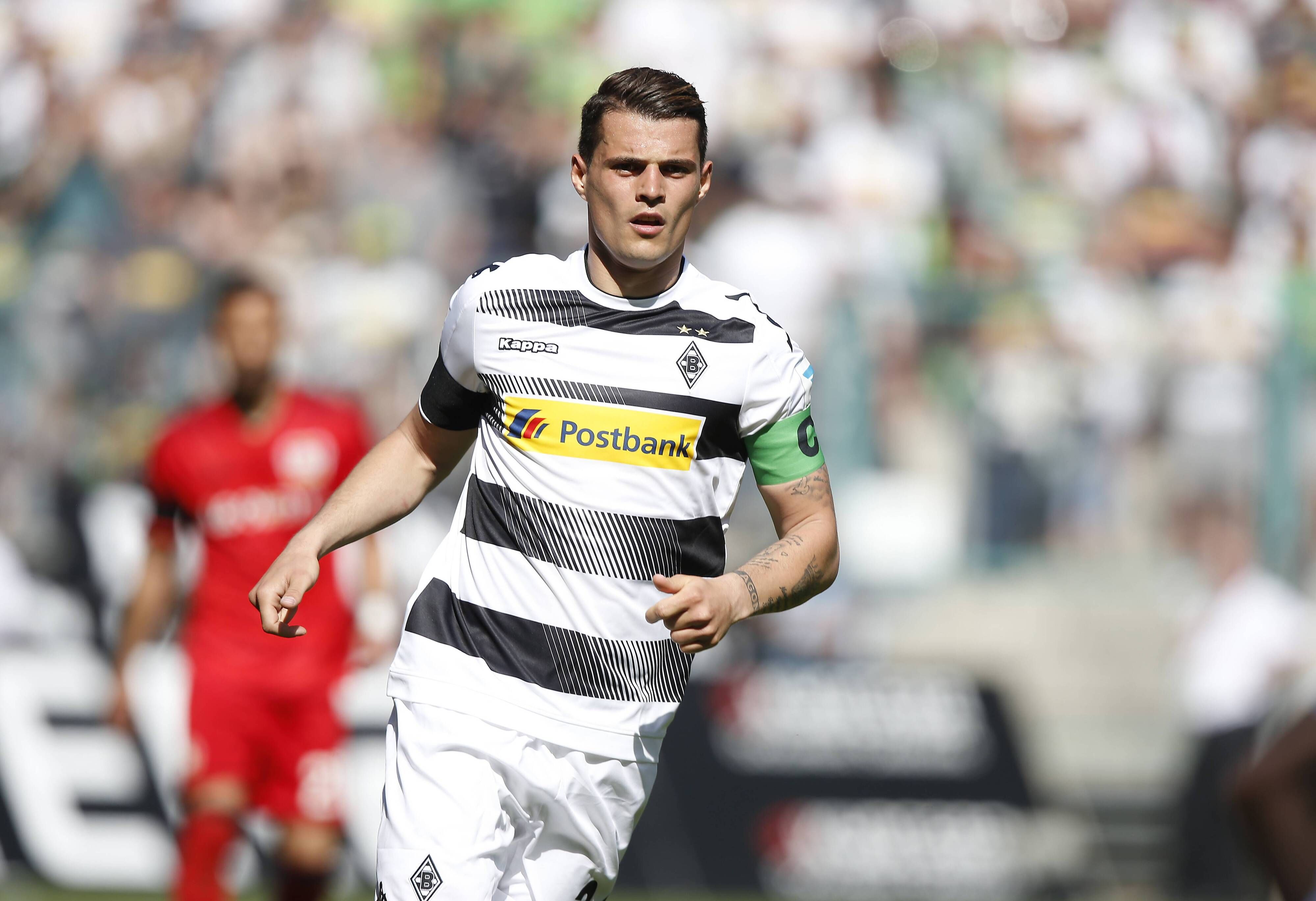 Ex-Gladbacher Granit Xhaka im Fohlen-Trikot beim Bundesligaspiel der Gladbacher am 7. Mai 2016.