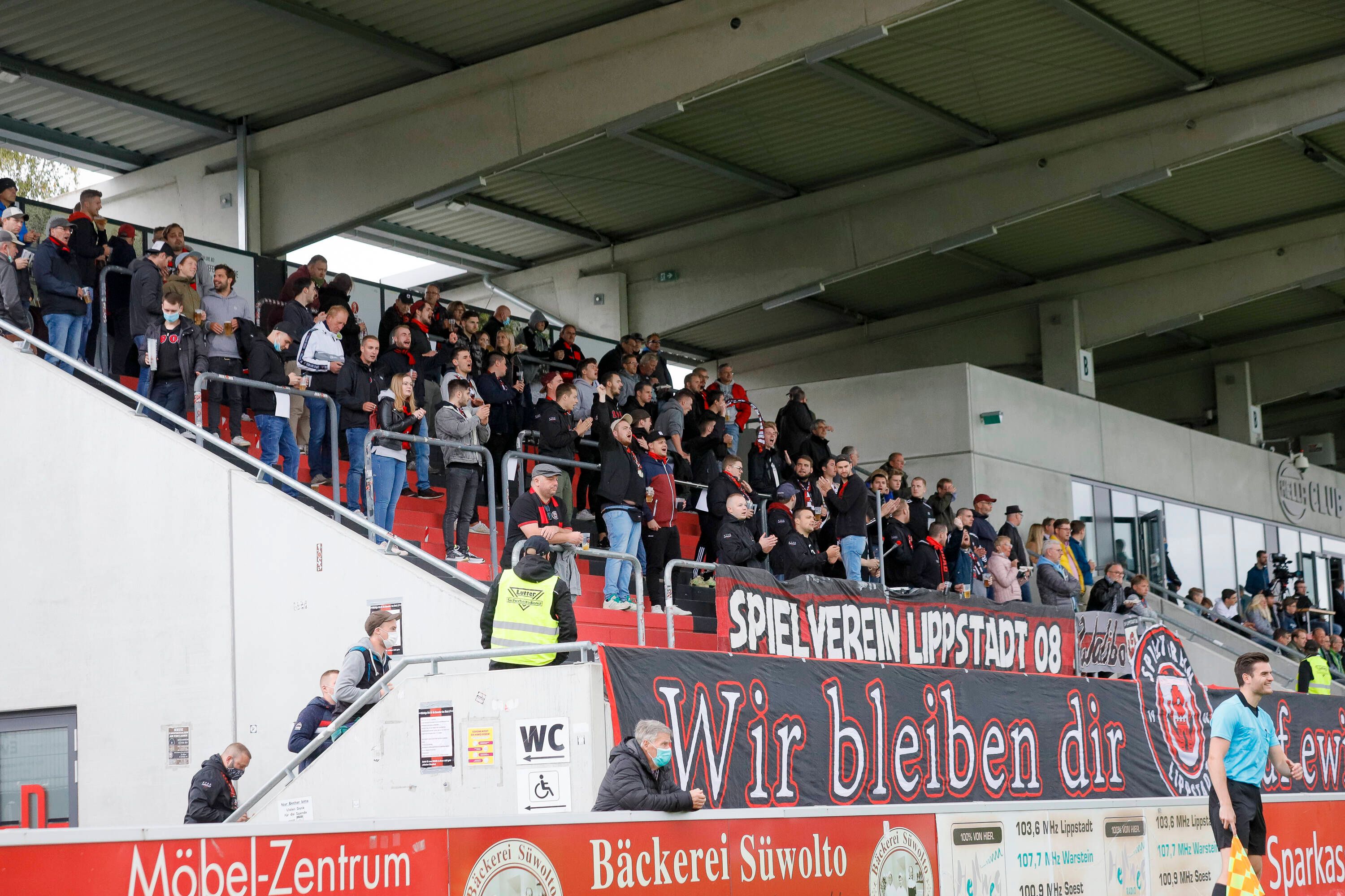 In der Regionalliga West ist die U23 von Borussia Mönchengladbach am 19. Mai 2021 beim SV Lippstadt in der Liebelt-Arena angetreten. Und: Es durften 350 Fans zuschauen. Möglich hat das die niedrige Corona-Inzidenz im Kreis Soest gemacht. Dieses Foto stammt vom 26. September 2020.