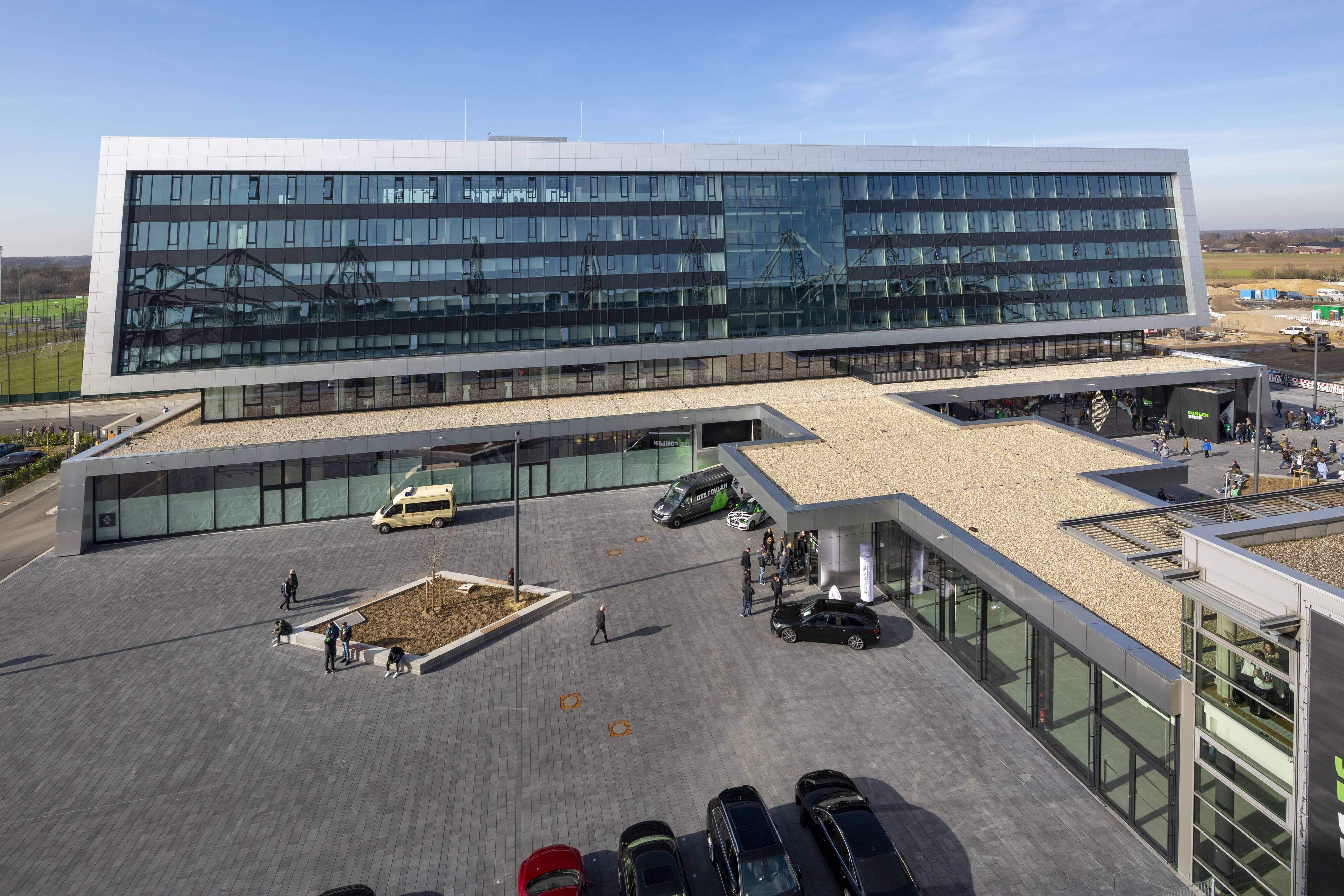 Der Neubau„Borussia-8-Grad“ samt H4-Hotel, beimBundesliga-Match zwischen Gladbach und dem VfL Wolfsburg in der Saison 2018/19.