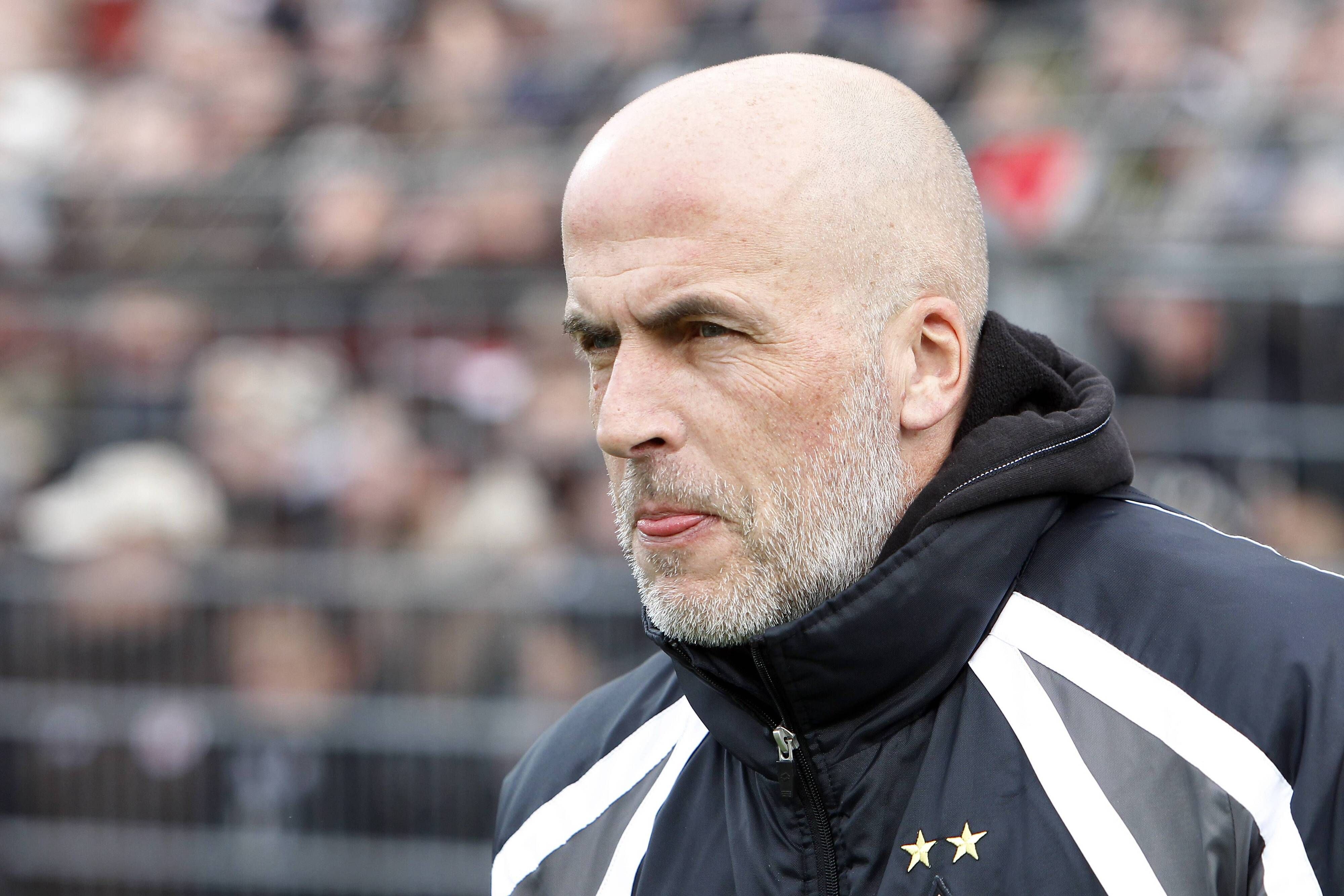Ex-Gladbach Trainer Michael Frontzeck, hier am 12. Februar 2011, äußert sich kritisch zu Bremens Last-Minute-Trainerwechsel.