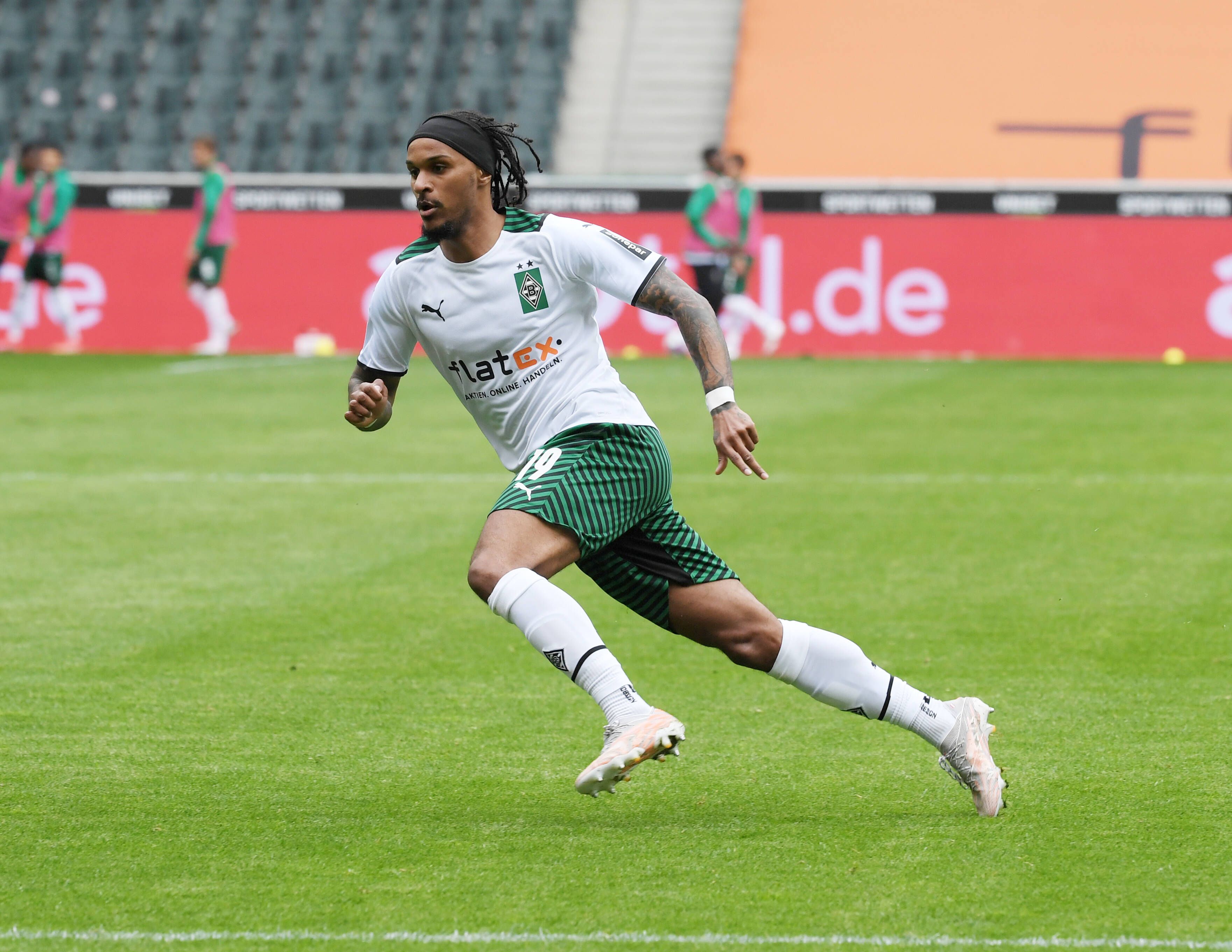 Gladbachs Valentino Lazaro, beim Bundesliga-Spiel der Gladbacher gegen den VfB Stuttgart am 15.Mai 2021 im Borussia-Park.