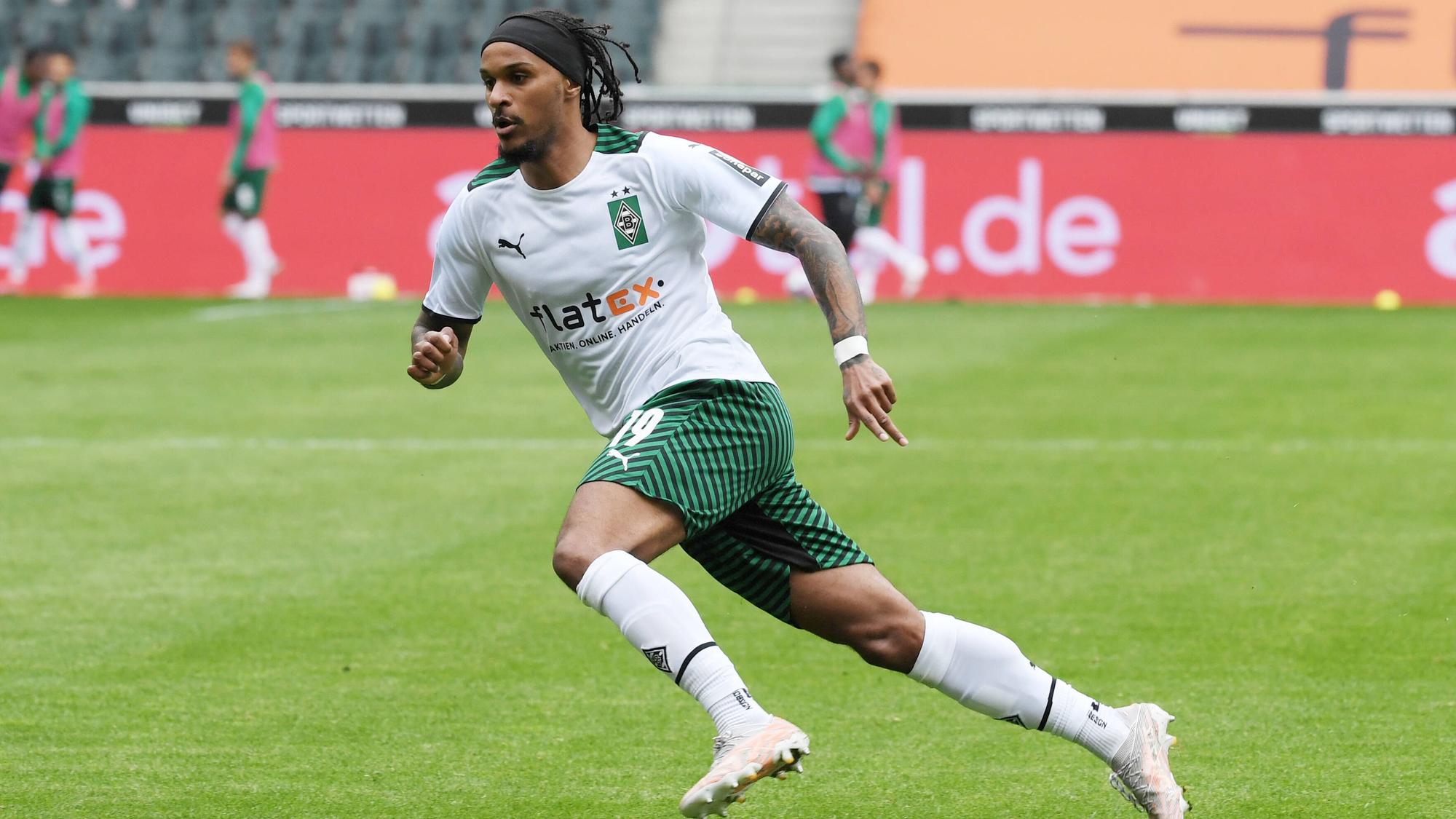 Gladbachs Valentino Lazaro, beim Bundesliga-Spiel der Gladbacher gegen den VfB Stuttgart am 15.Mai 2021 im Borussia-Park.