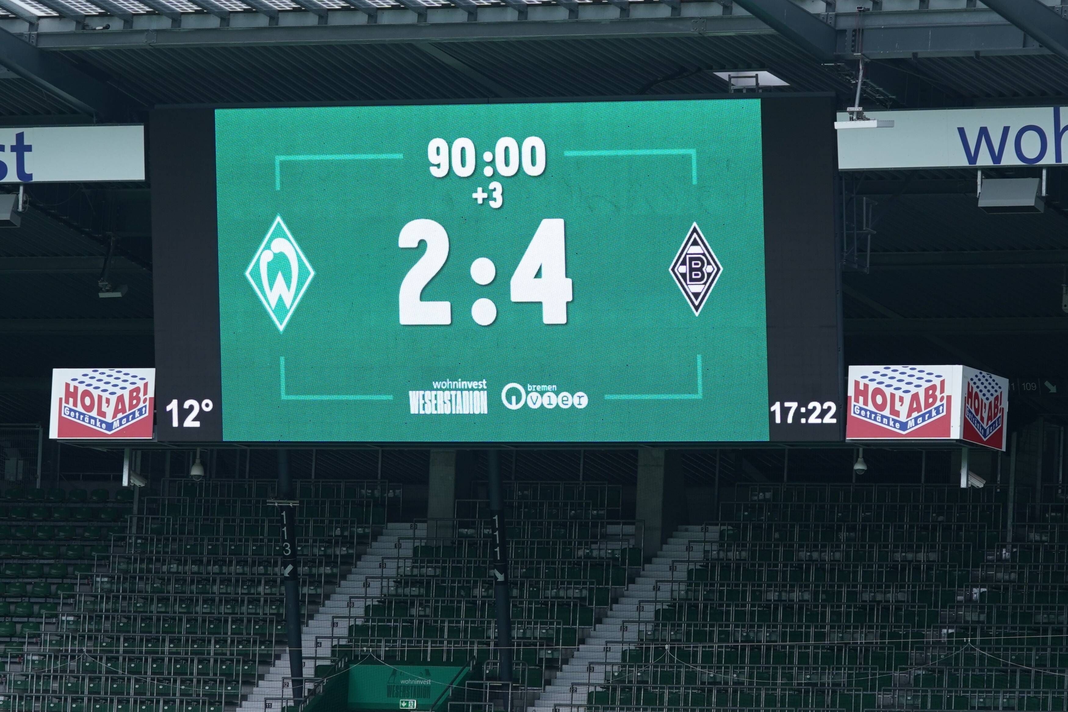 Die Anzeige-Tafel im Bremer Weserstadion zeigt am 22. Mai 2021 das Endergebnis im Duell mit Gladbach an.