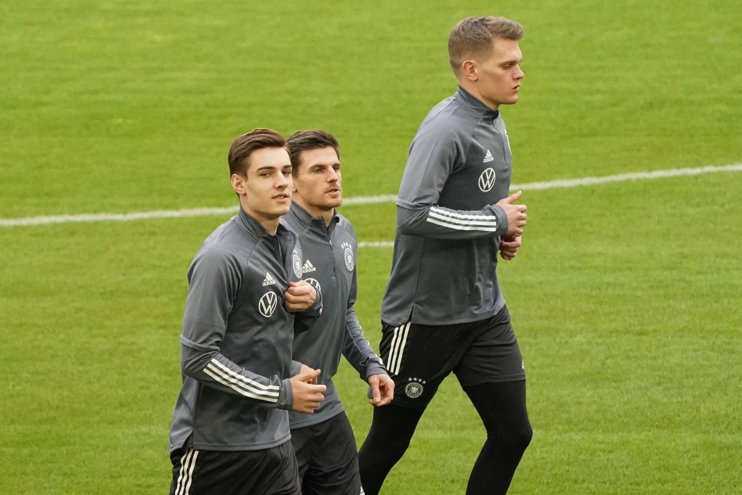 Gladbachs Florian Neuhaus, Jonas Hofmann und Matthias Ginter (v.l.n.r.) hier am 23. März 2021, sind im Kader für die EM im Sommer dabei.