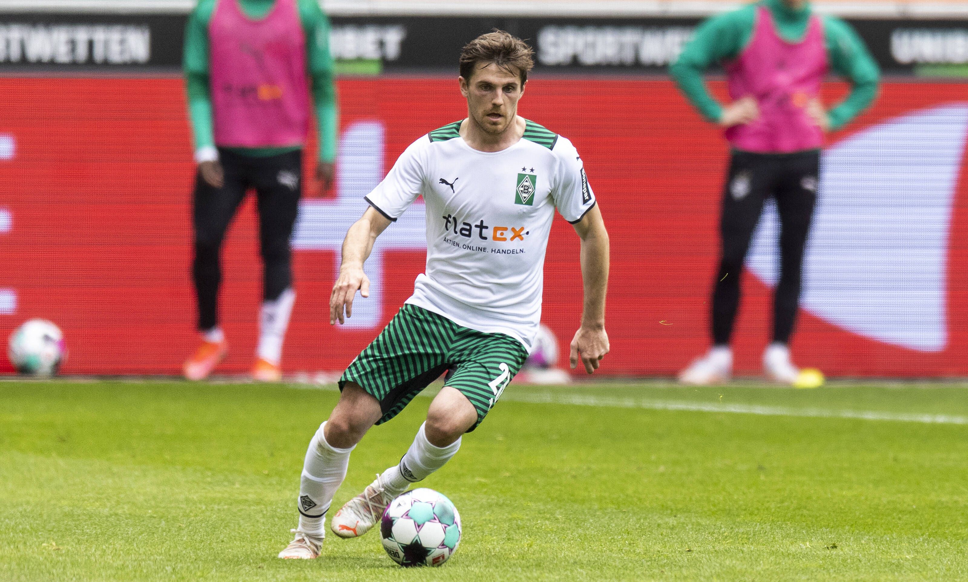 Gladbachs Jonas Hofmann läuft mit dem Ball im Bundesligaspiel der Borussen gegen den VfB Stuttgart am 15. Mai 2021.