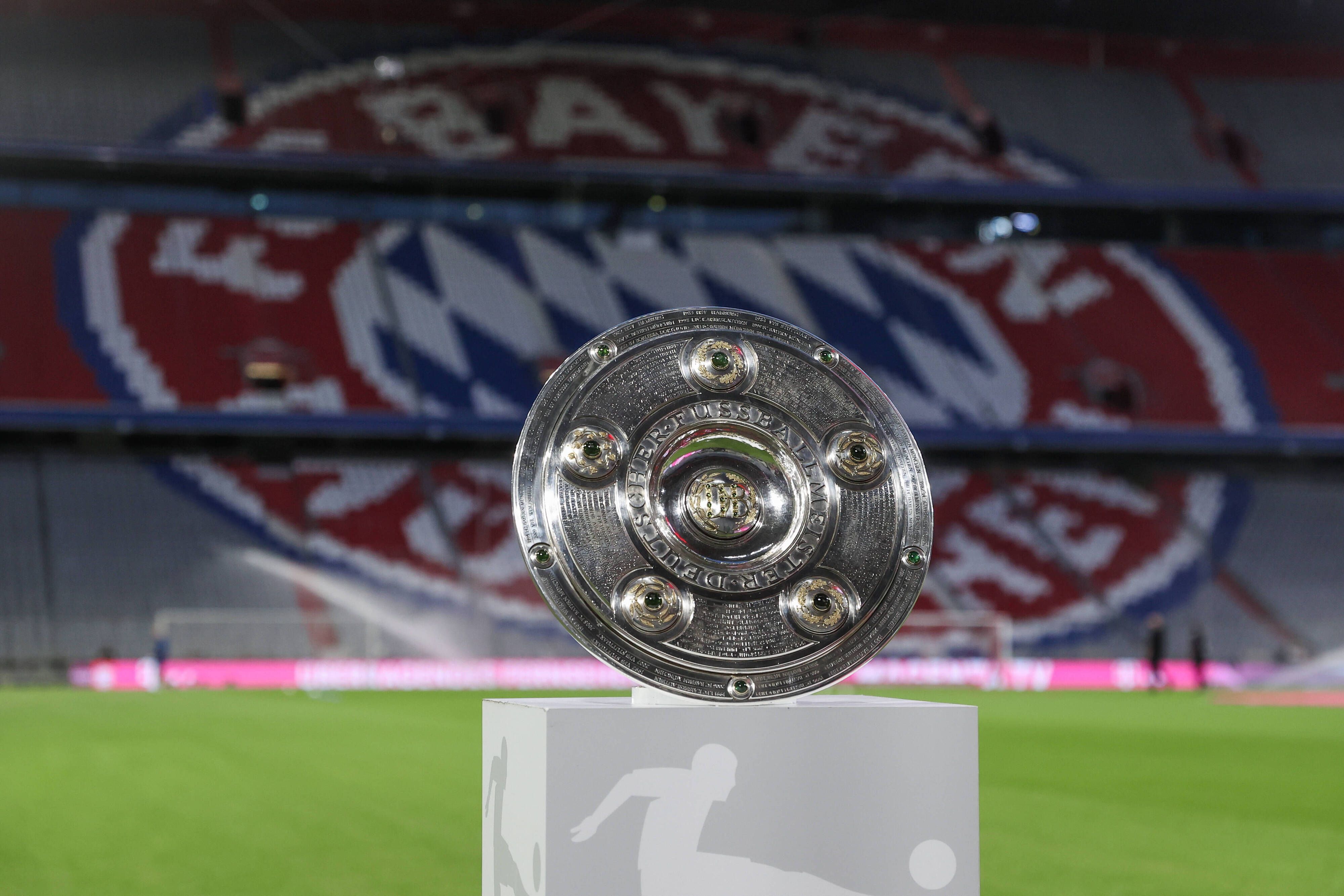 Die Meisterschale in der Fußball-Bundesliga. Hier zu sehen am 18. September 2020 in der Münchner Allianz-Arena.