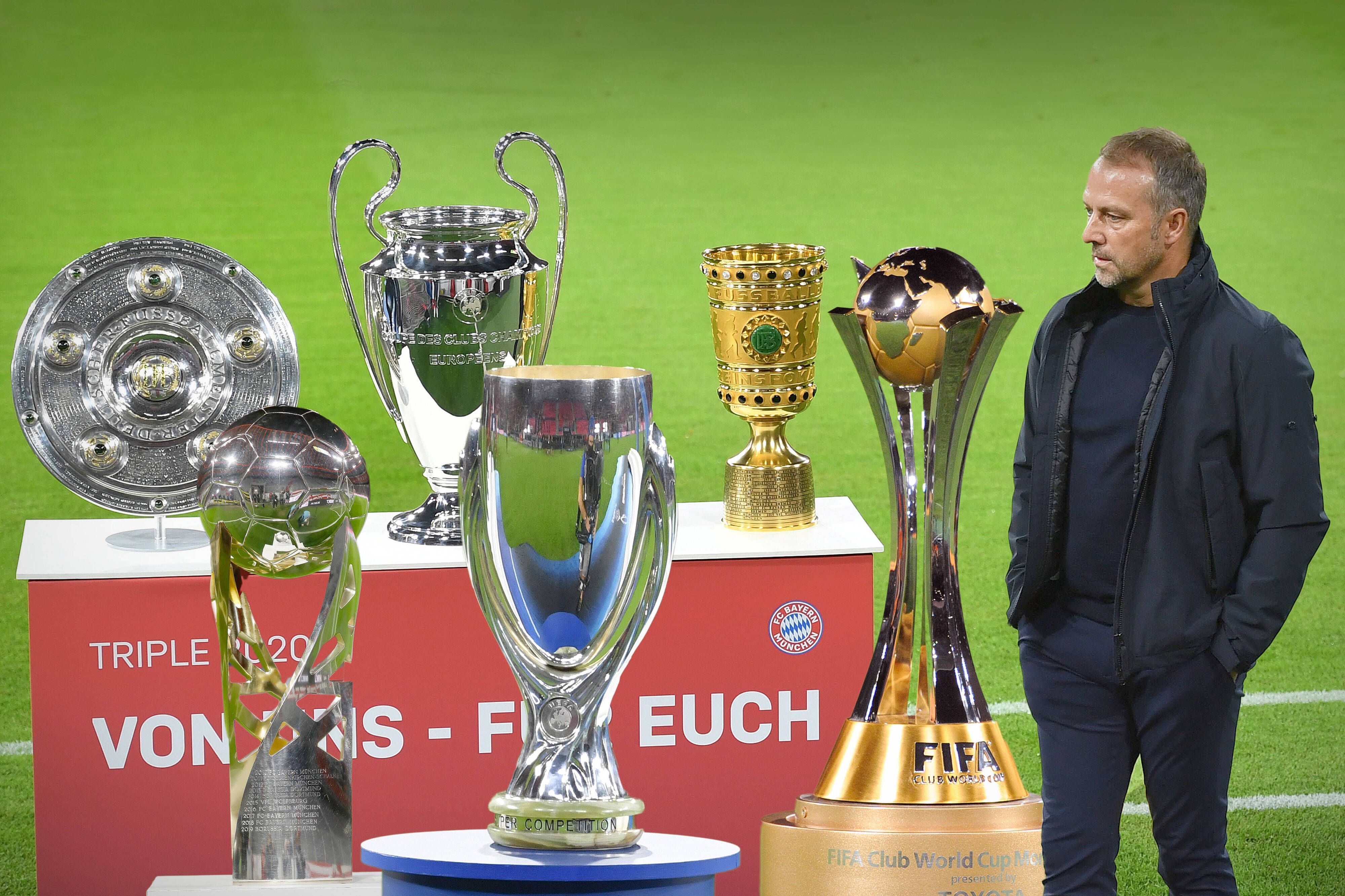 Bayern-Trainer Hansi Flick (r.) hat mit dem FCB in den vergangenen Monaten alle großen Vereins-Titel auf nationaler und internationaler Bühne abgeräumt. Vor dem Duell am Samstag (8. Mai 2021) gegen Gladbach spricht Flick über die VfL-Qualitäten.