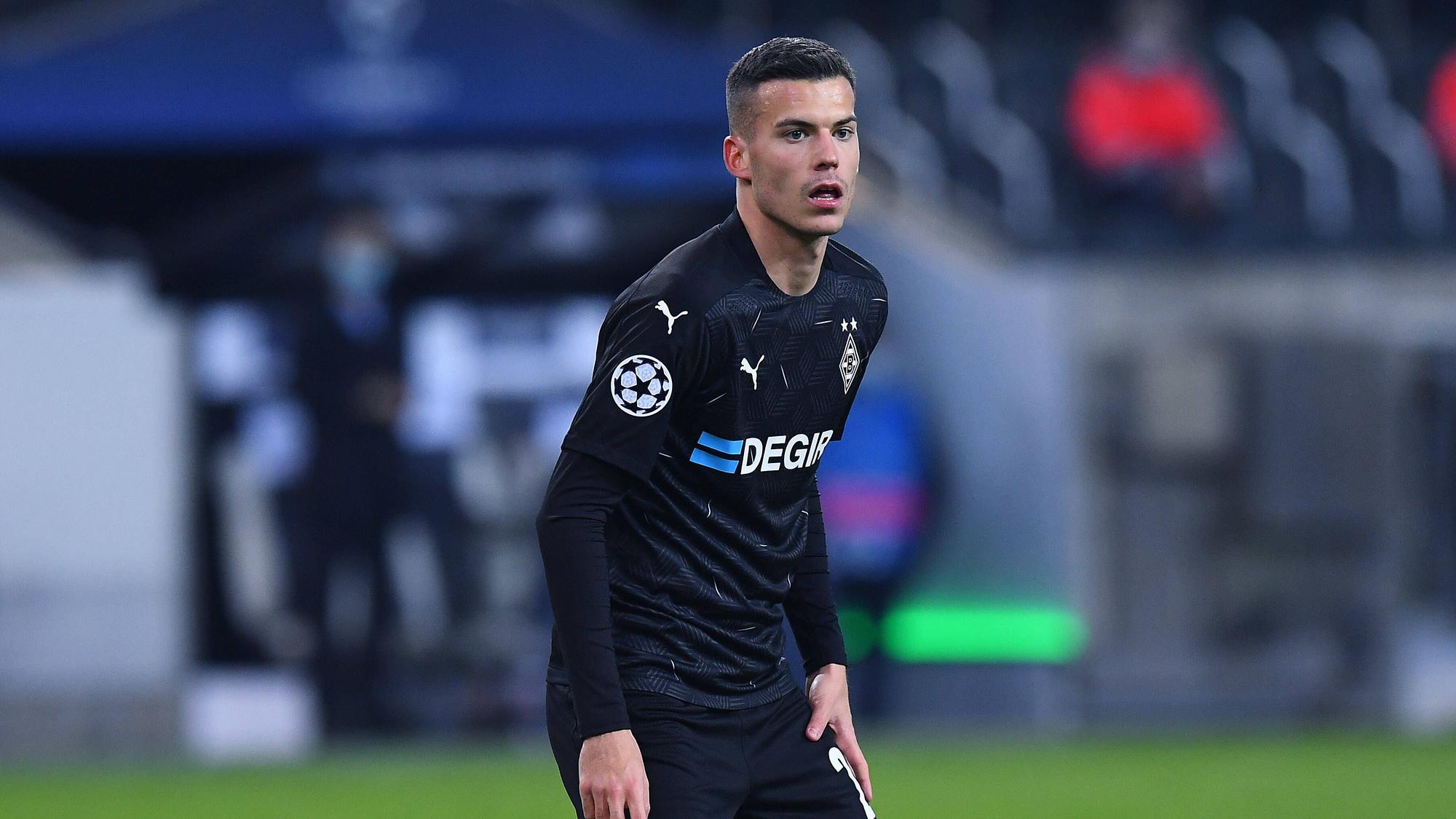 László Bénes, hier mit Gladbach im Champions-League-Duell am 25. November 2020 gegen Schachtar Donezk, hat weiterhin das Interesse von Fußball-Bundesligist FC Augsburg auf sich gezogen.