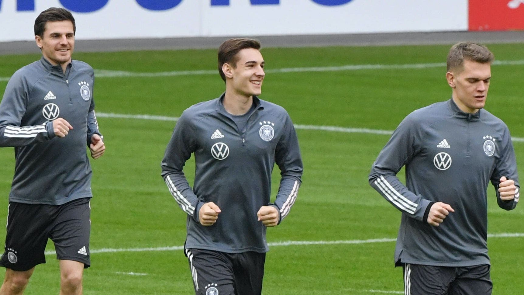 Die Gladbacher Matthias Ginter, Florian Neuhaus, Jonas Hofmann (von rechts nach links, hier bei einem Zusammentreffen der Nationalmannschaft am 23. März 2021) stehen im DFB-Kader für die Europameisterschaft. Am Dienstag (15. Juni) trifft das Team auf Weltmeister Frankreich mit VfL-Stürmer Marcus Thuram.