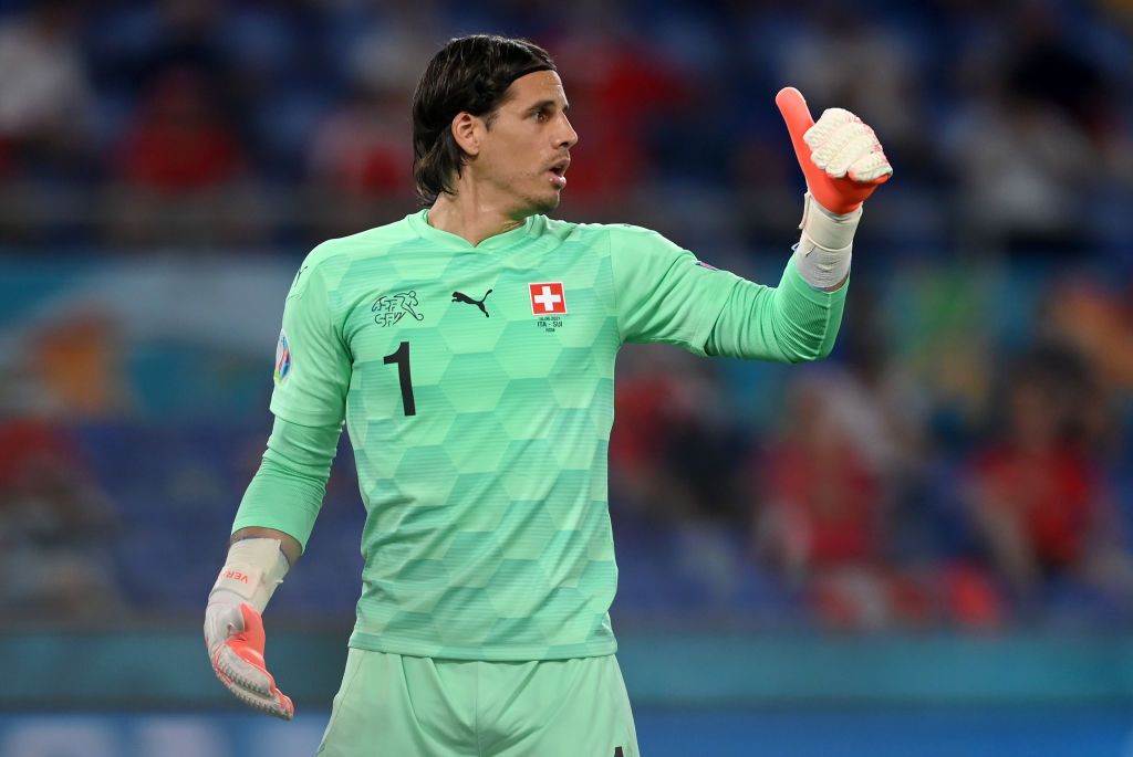 Gladbachs Torhüter Yann Sommer im Trikot der Schweizer Nationalelf. Auf diesem Foto ist Sommer am 17. Juni 2021 im EM-Duell gegen Italien in Rom zu sehen.