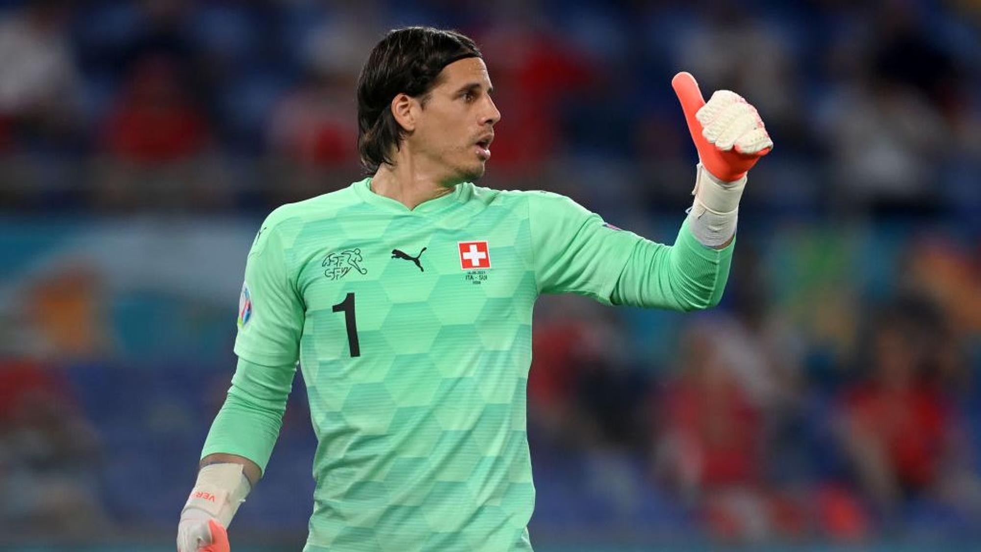 Gladbachs Torhüter Yann Sommer im Trikot der Schweizer Nationalelf. Auf diesem Foto ist Sommer am 17. Juni 2021 im EM-Duell gegen Italien in Rom zu sehen.