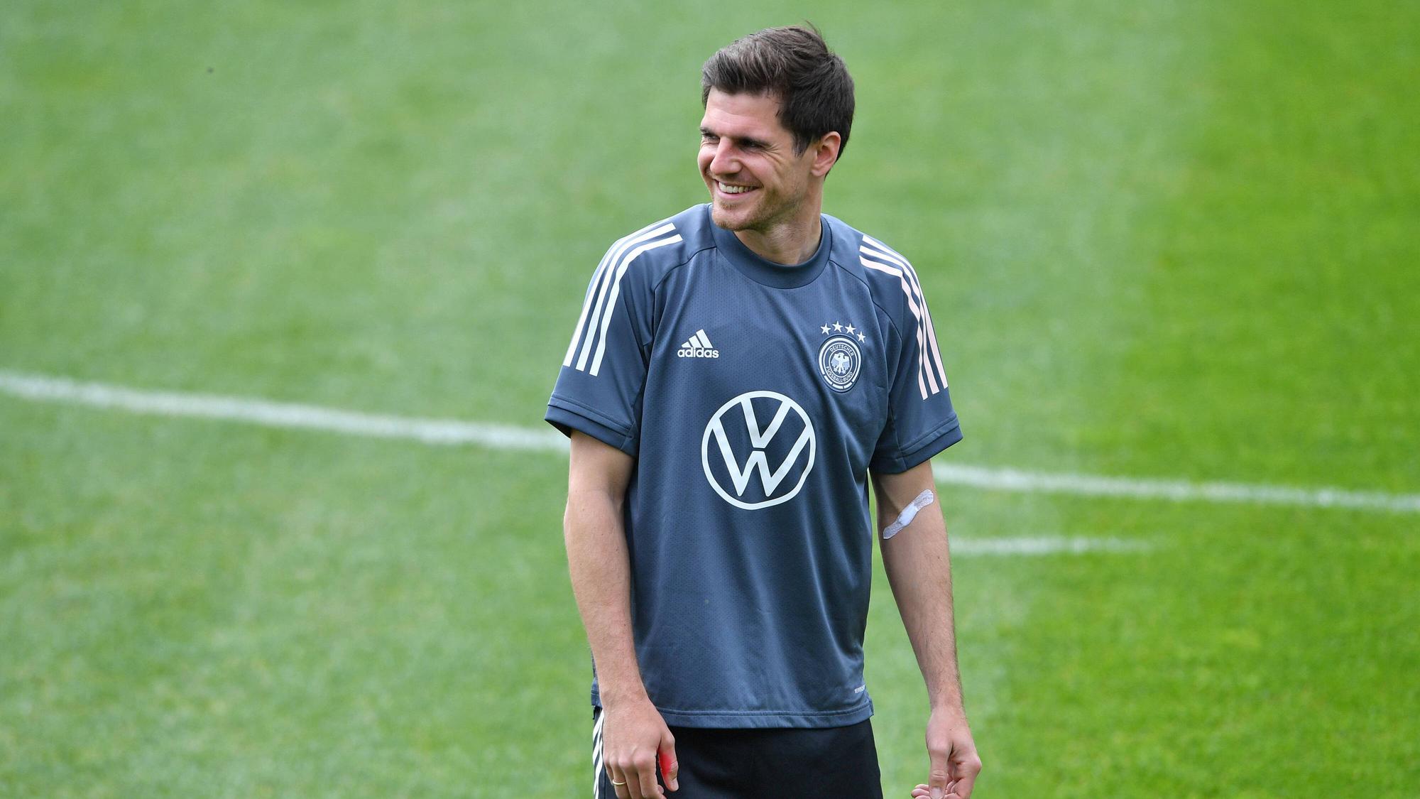 Gladbachs Nationalspieler Jonas Hofmann, hier zu sehen am 5. Juni 2021 im Trainingslager in Seefeld, kann bei der EM weiterhin nicht mit den DFB-Kollegen trainieren.