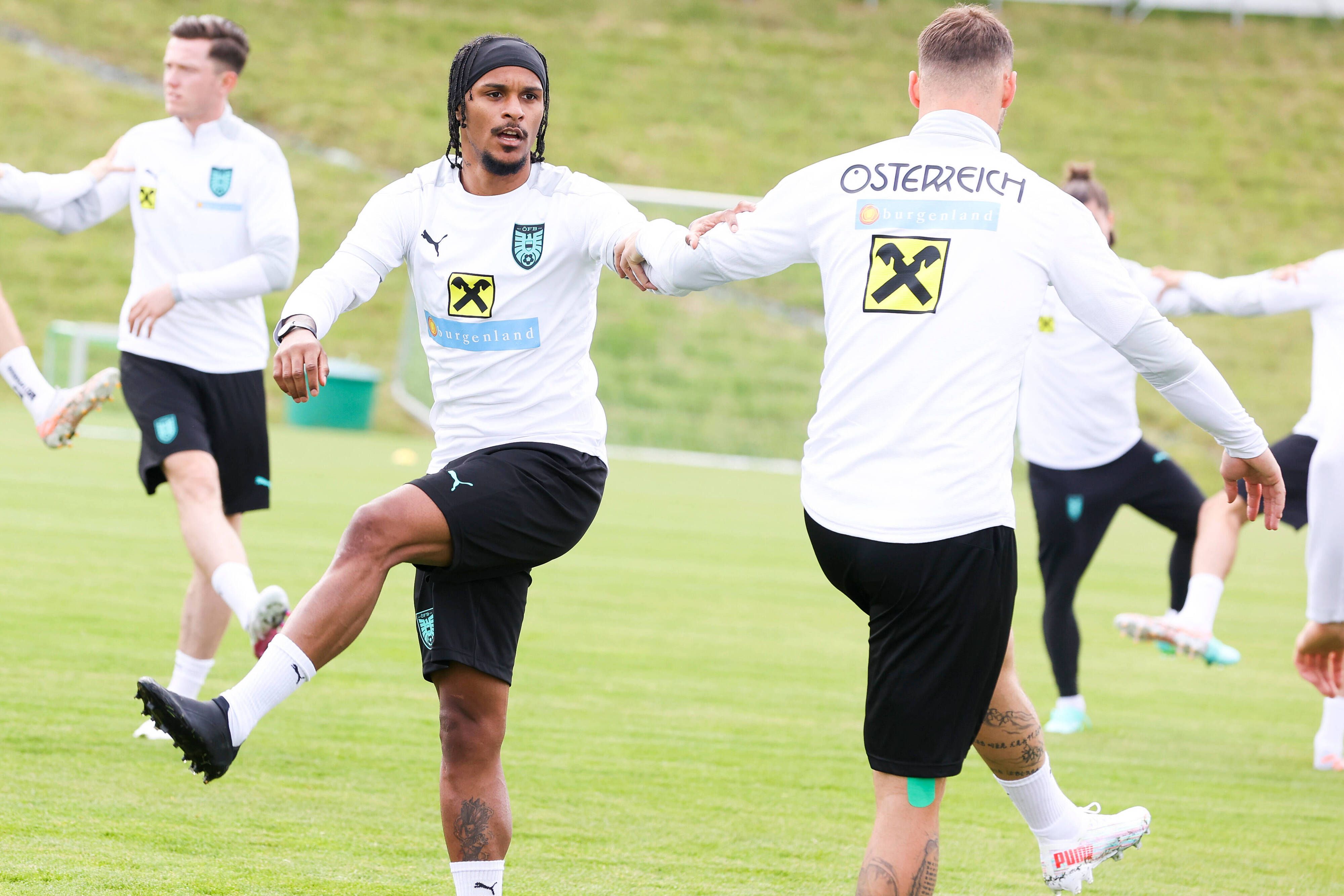 Valentino Lazaro (2. v. l.), hier ist Gladbachs Leihgabe von Inter Mailand am 28. Mai 2021 zu sehen, steht im Kader Österreichs für die Fußball-Europameisterschaft.