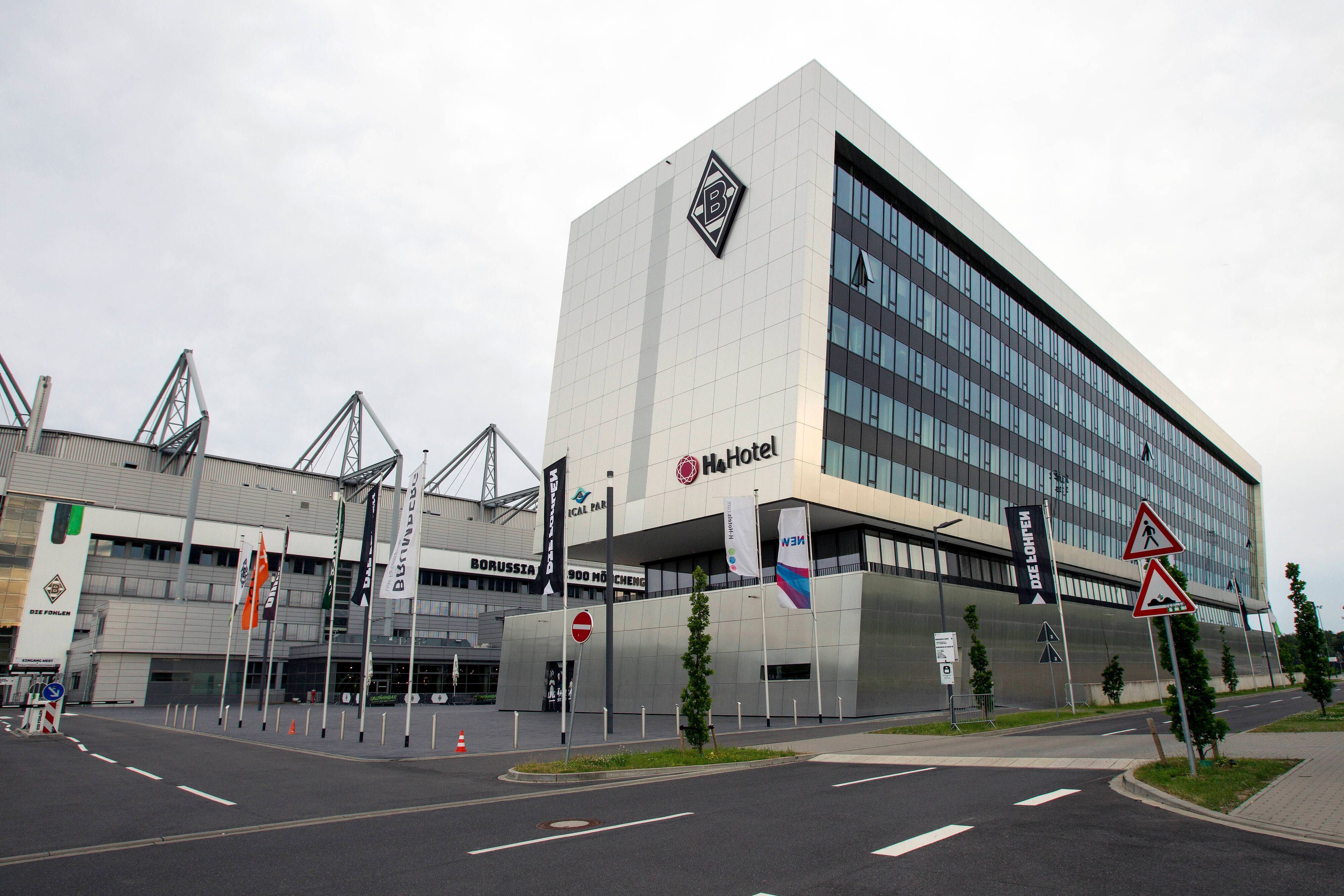 Der Bau „Borussia 8 Grad“ gegenüber der Haupttribüne des Gladbacher Stadions.