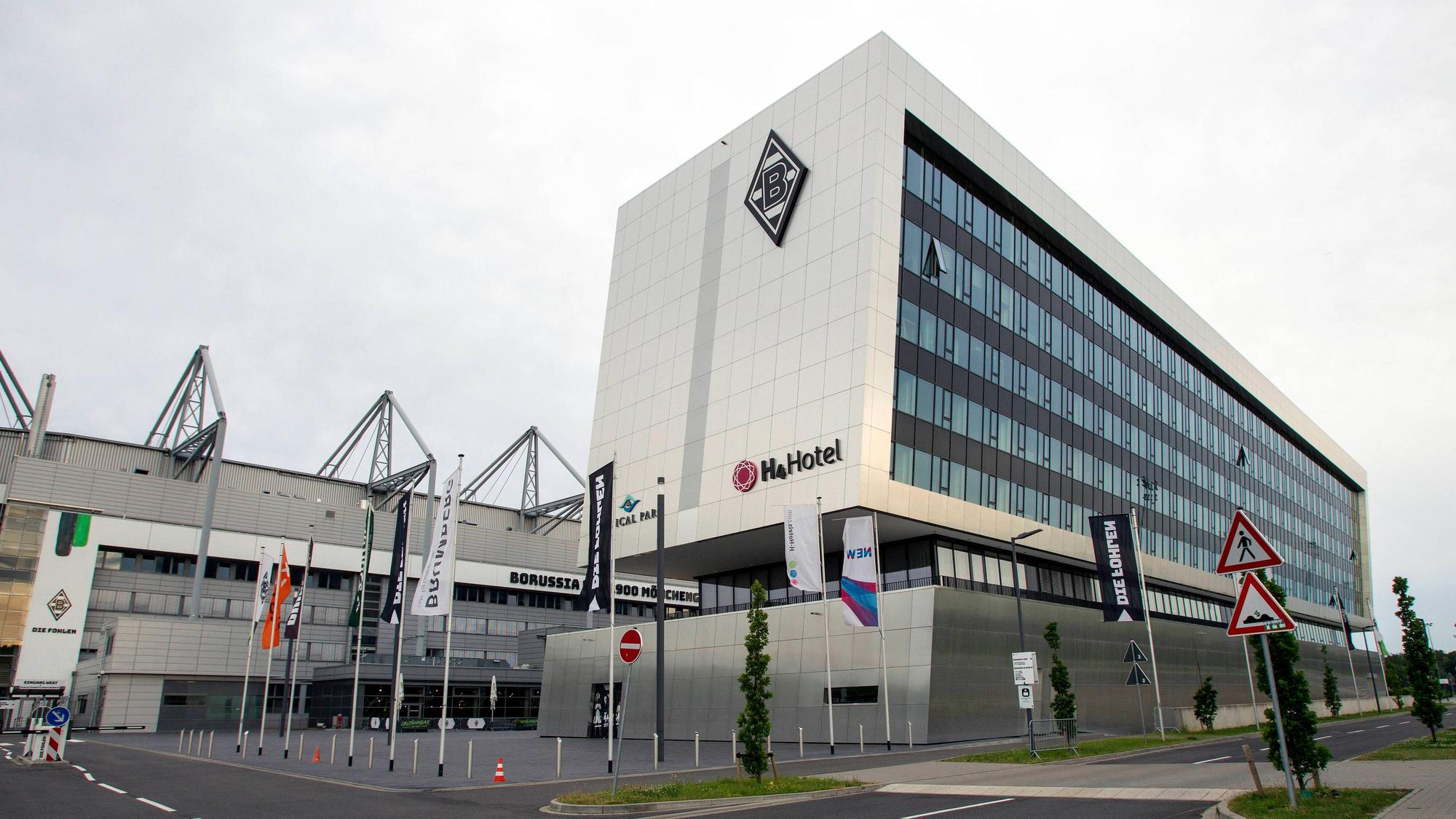 Der Bau „Borussia 8 Grad“ gegenüber der Haupttribüne des Gladbacher Stadions.