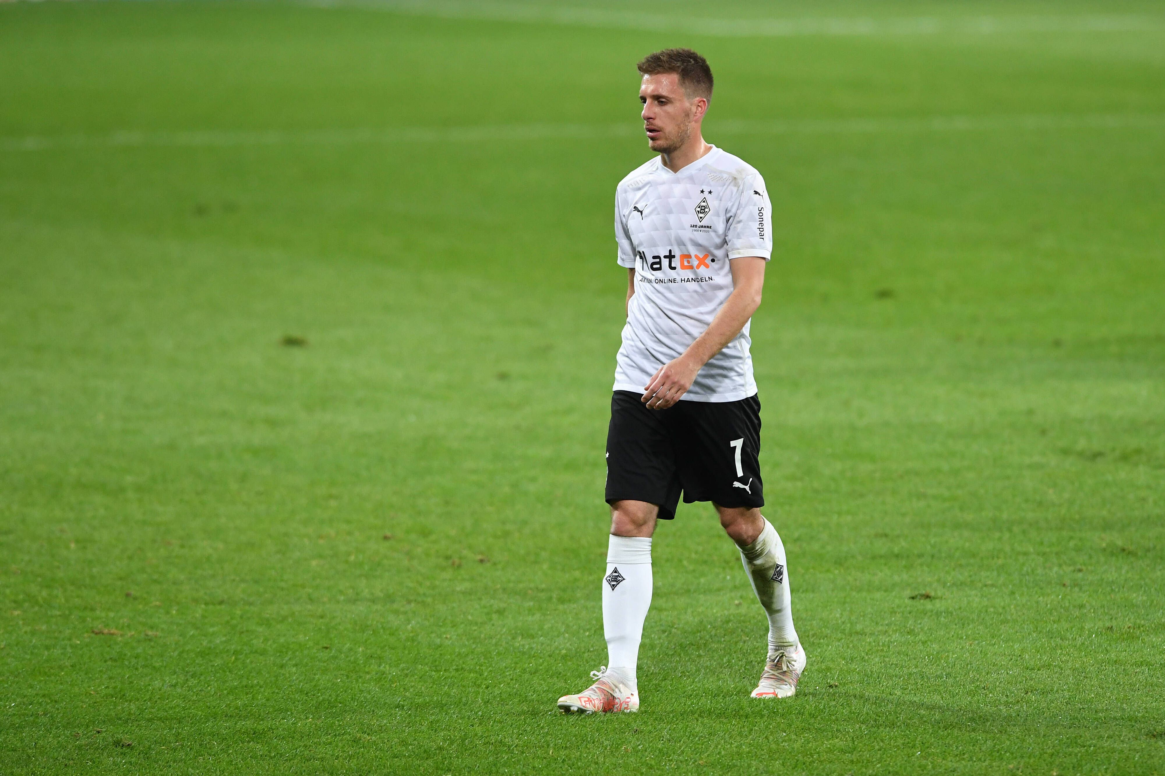 Gladbachs Patrick Herrmann schaut enttäuscht im Bundesligaspiel der Borussia bei der TSG Hoffenheim am 21. April 2021.