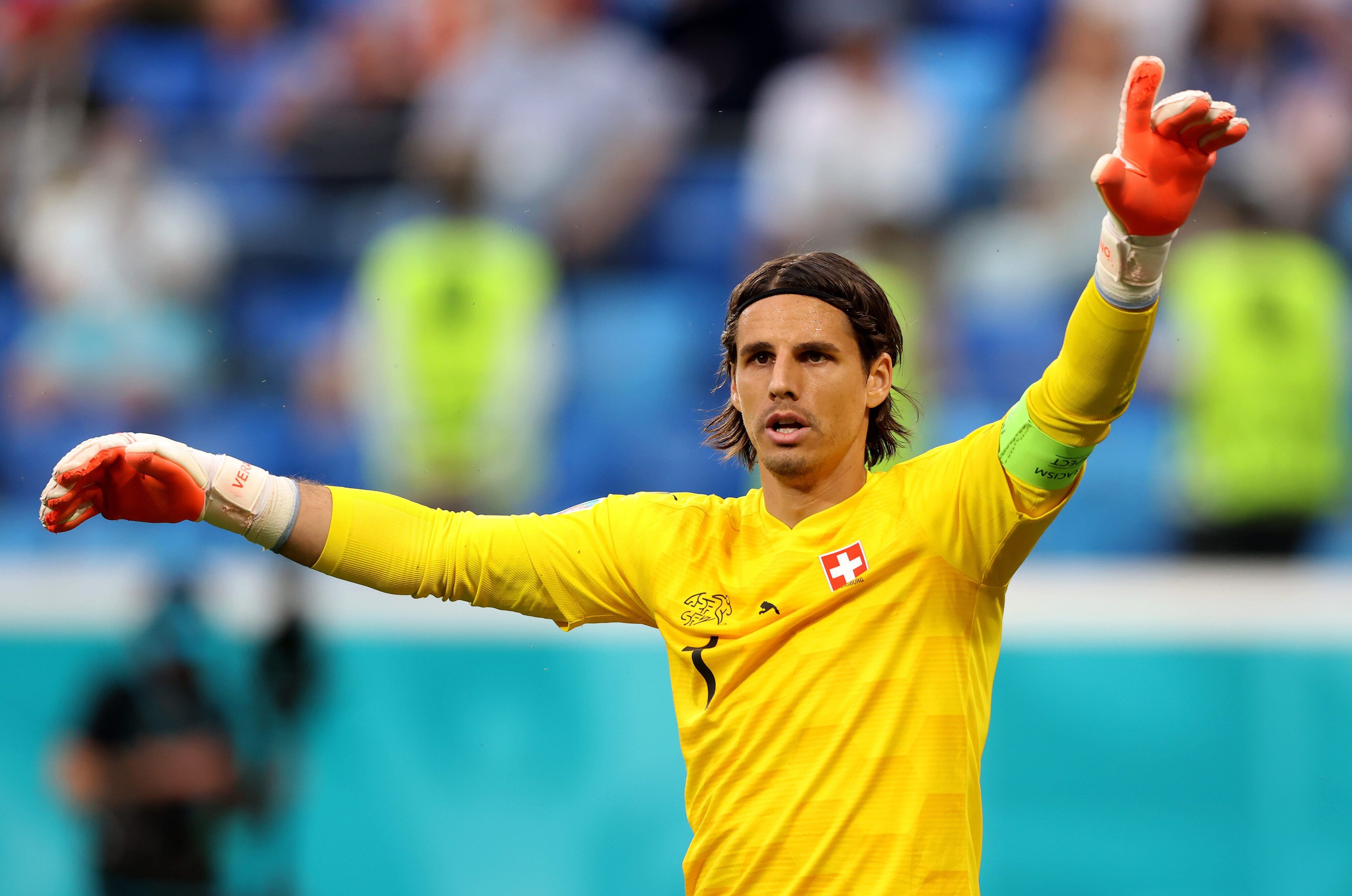 Gladbach-Keeper Yann Sommer im Trikot der Schweizer Nationalmannschaft. Auf diesem Bild ist der 33-Jährige am 2. Juli 2021 während des Europameisterschaftsspiels der Eidgenossen gegen Spanien in Sankt Petersburg zu sehen.