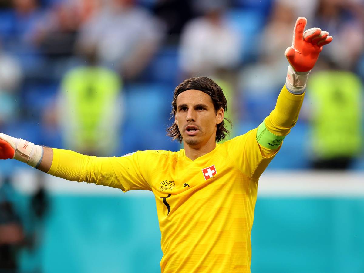 Gladbach-Keeper Yann Sommer im Trikot der Schweizer Nationalmannschaft. Auf diesem Bild ist der 33-Jährige am 2. Juli 2021 während des Europameisterschaftsspiels der Eidgenossen gegen Spanien in Sankt Petersburg zu sehen.