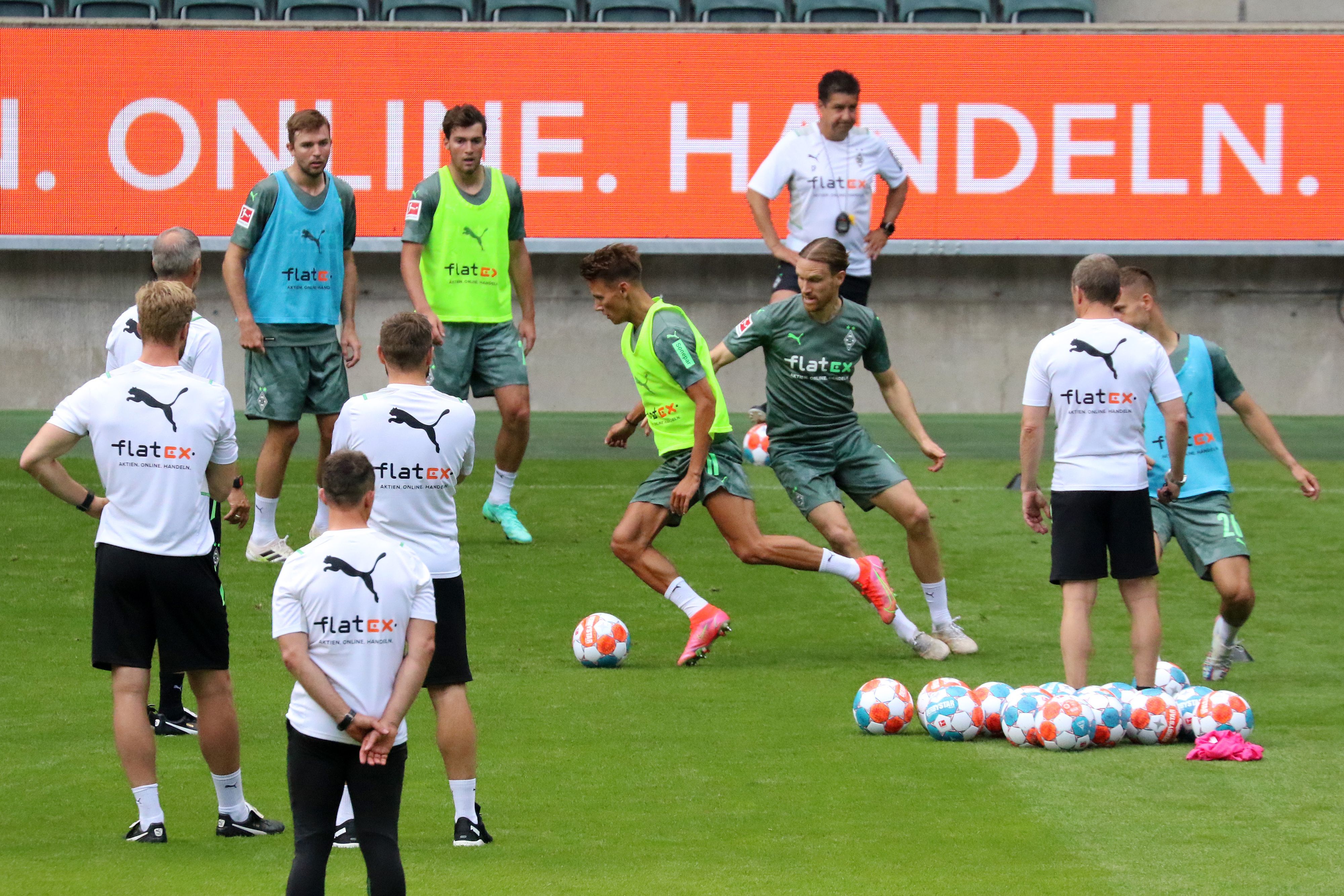 04.07.2021, Mönchengladbach, GER, Fussball, Herren, BL, Saison 2021/2022, Borussia Moenchengladbach

Training: Die Gladbacher üben sich im Torschusstraining.
