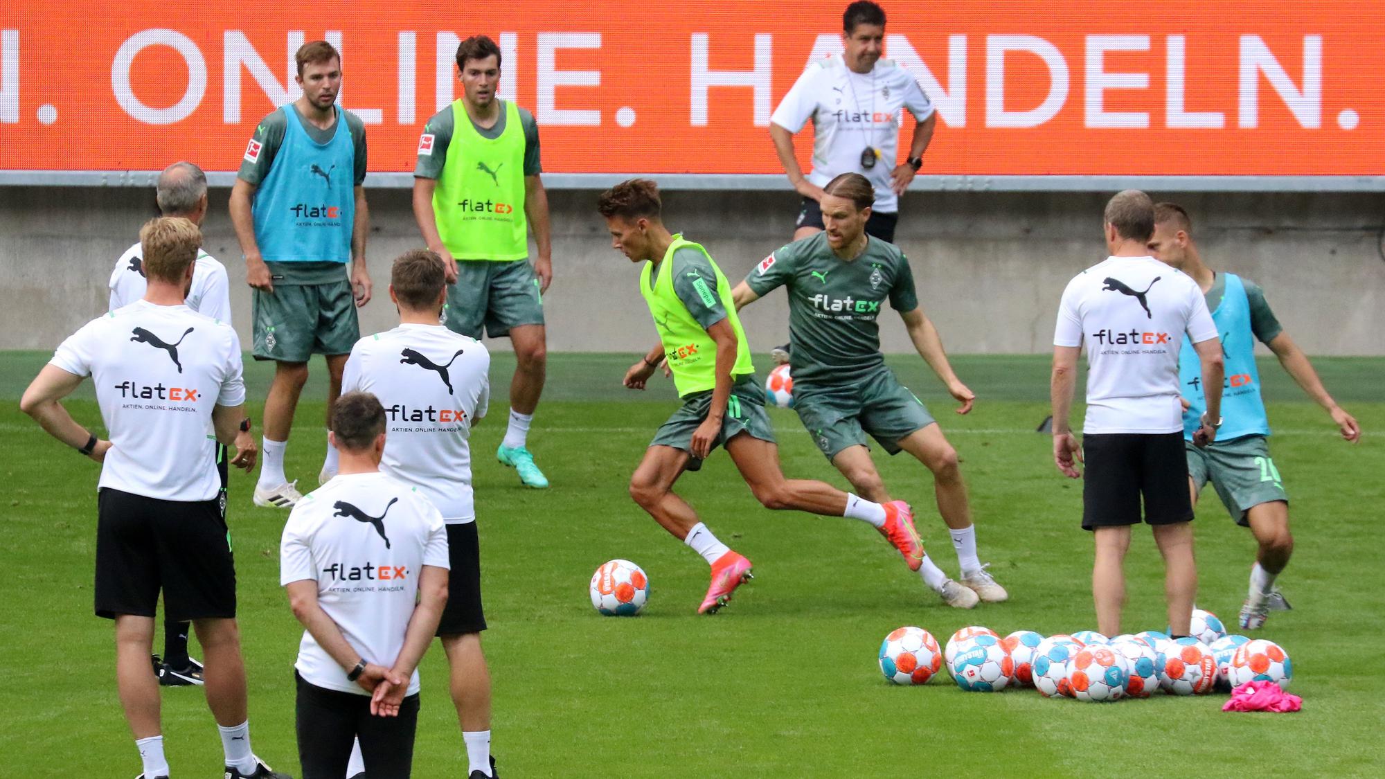 04.07.2021, Mönchengladbach, GER, Fussball, Herren, BL, Saison 2021/2022, Borussia Moenchengladbach
Training: Die Gladbacher üben sich im Torschusstraining.
