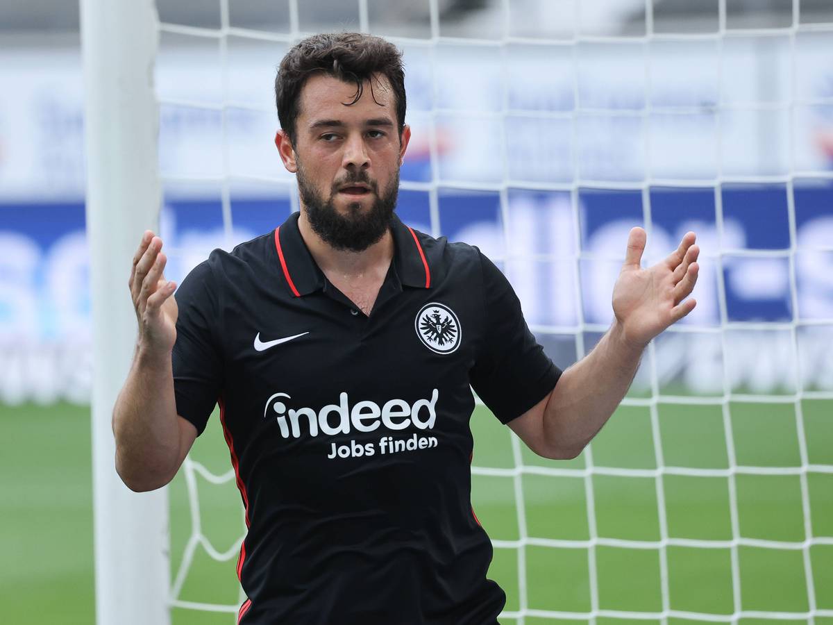 Amin Younes bei einem Testspiel zwischen Eintracht Frankfurt und Racing Club Strassburg am 24.07.2021.