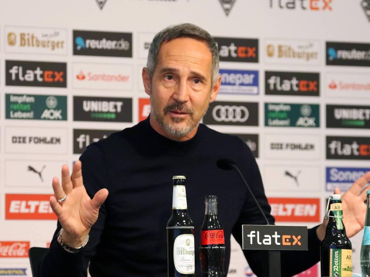 Adi Hütter, Trainer von Borussia Mönchengladbach, hat in der Pressekonferenz vor dem Rückrunden-Auftaktmatch bei Bayern München über seine Rückrunden-Pläne gesprochen. Das Foto zeigt den Gladbach-Coach bei einer Pressekonferenz am 14. Dezember 2021.