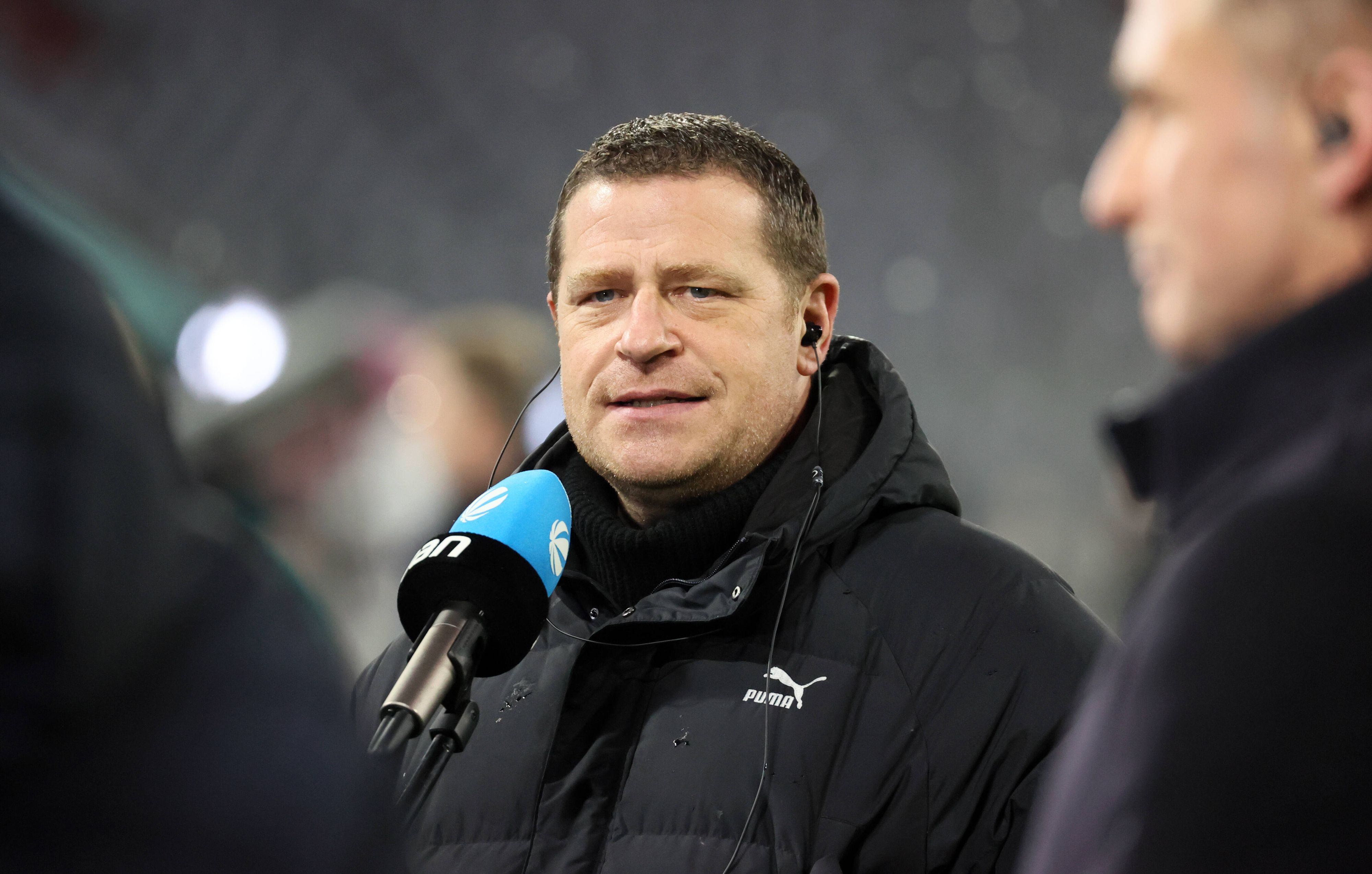 Max Eberl, Manager von Borussia Mönchengladbach, während eines Interviews beim Bundesliga-Rückrundenauftakt (07. Januar 2022) im Stadion von Gegner Bayern München.