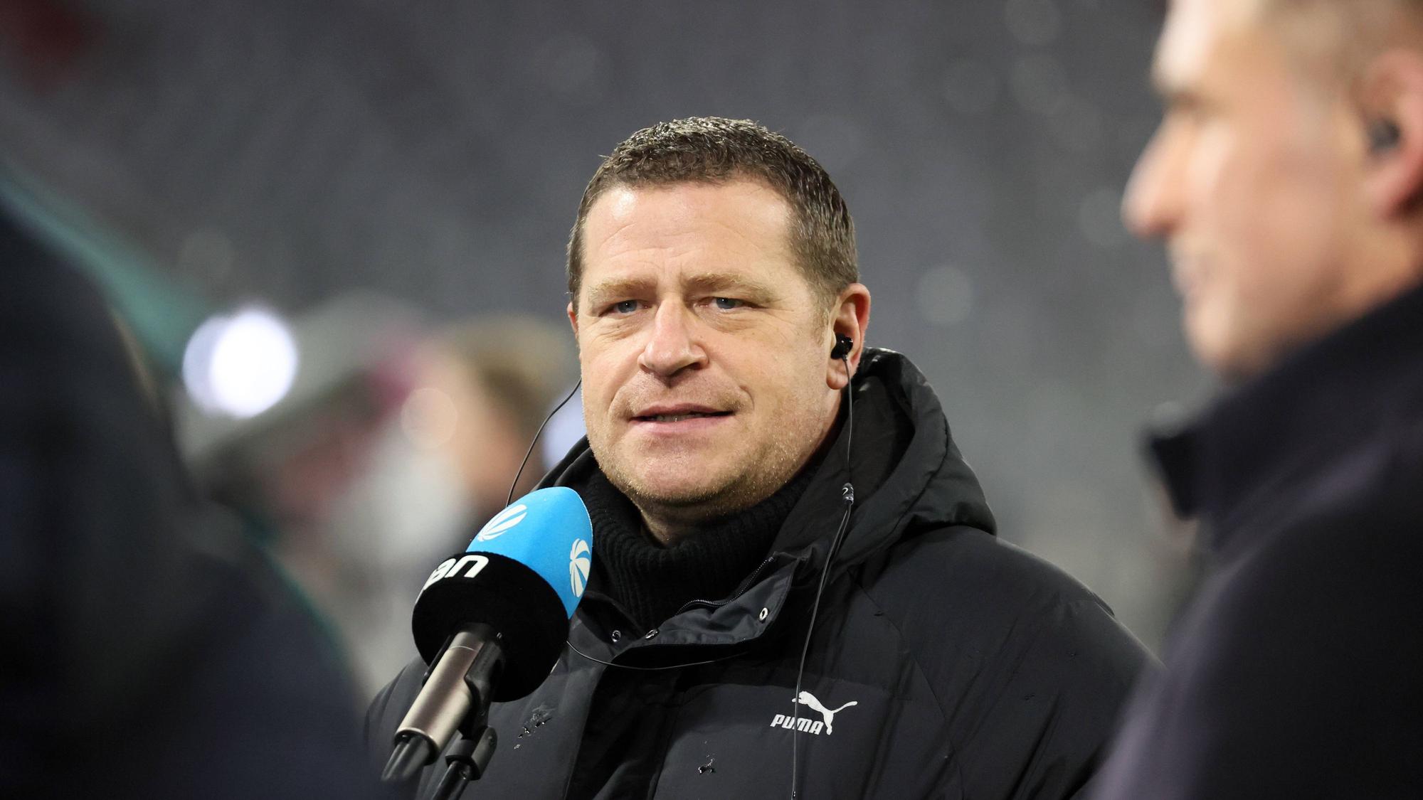 Max Eberl, Manager von Borussia Mönchengladbach, während eines Interviews beim Bundesliga-Rückrundenauftakt (07. Januar 2022) im Stadion von Gegner Bayern München.