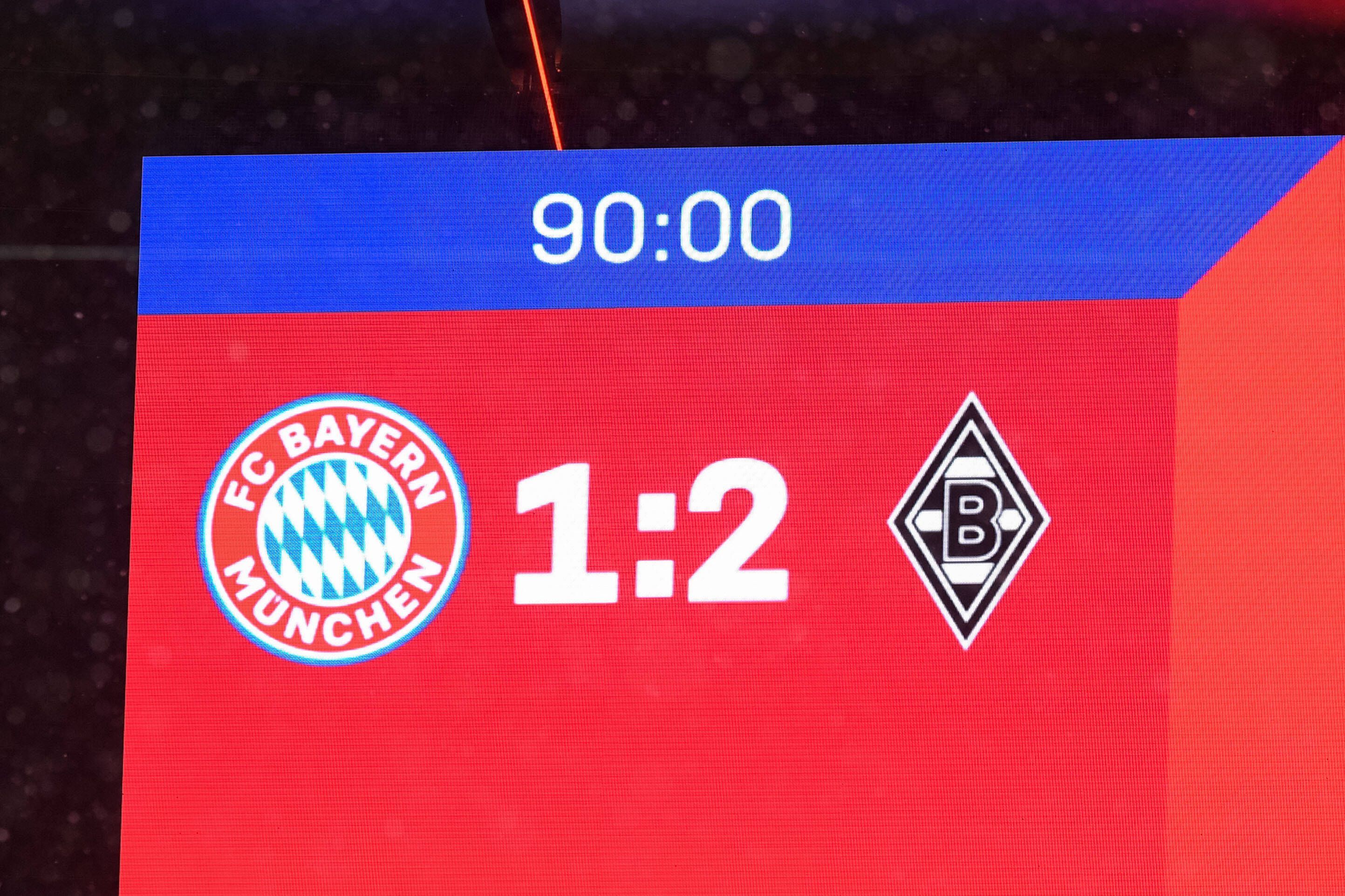Die Anzeigetafel in der Allianz-Arena zeigt das Ergebnis zwischen Borussia Mönchengladbach und dem FC Bayern am 7. Januar 2022.