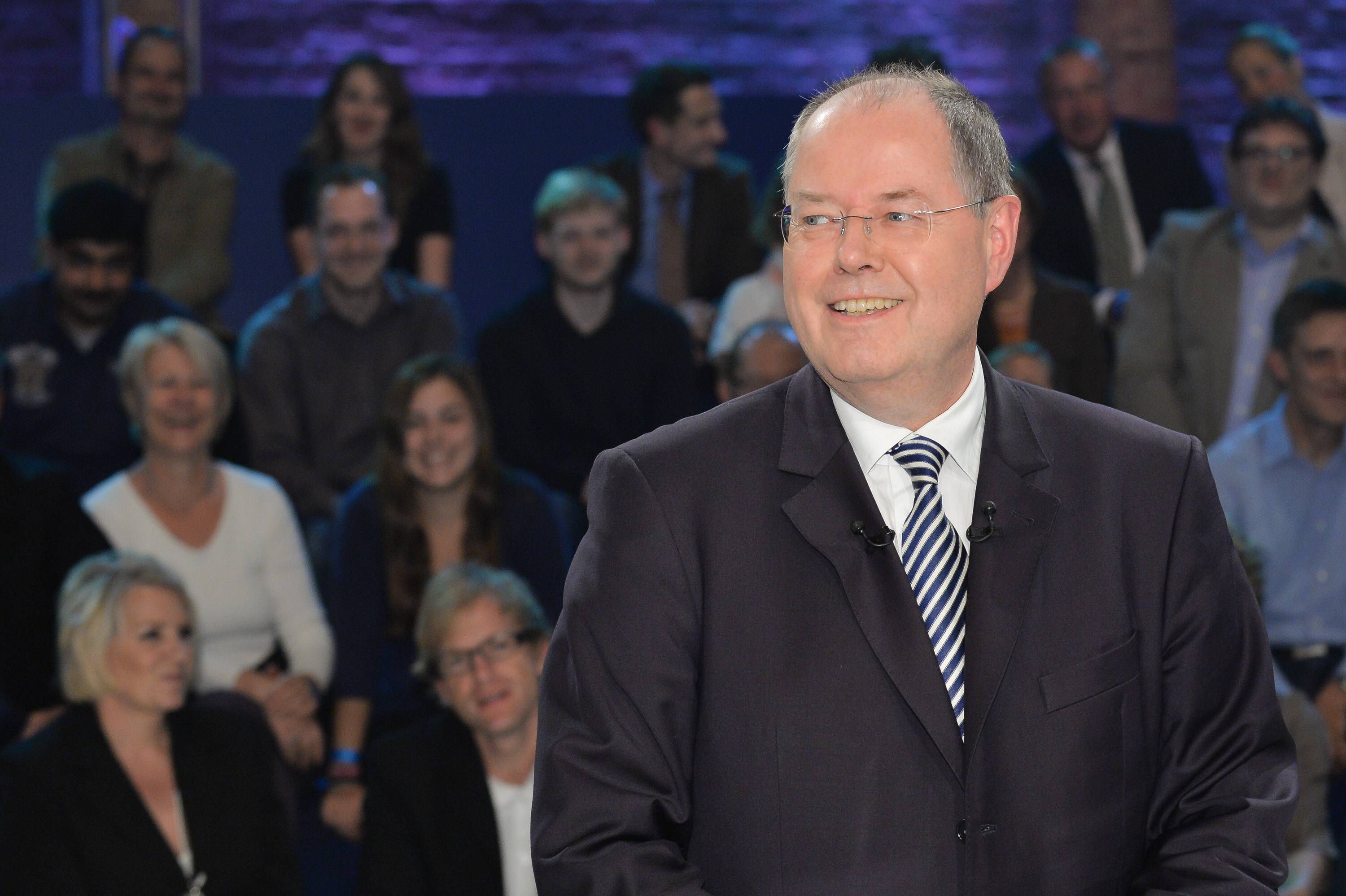 Der ehemalige Ministerpräsident von Nordrhein-Westfalen, Peer Steinbrück (SPD), bei einem Auftritt am 11. September 2013 im Kunstwerk in Mönchengladbach. Steinbrück spricht in der Wahlarena.