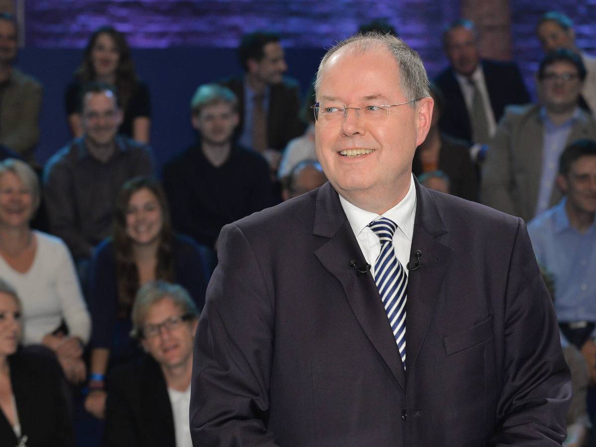 Der ehemalige Ministerpräsident von Nordrhein-Westfalen, Peer Steinbrück (SPD), bei einem Auftritt am 11. September 2013 im Kunstwerk in Mönchengladbach. Steinbrück spricht in der Wahlarena.