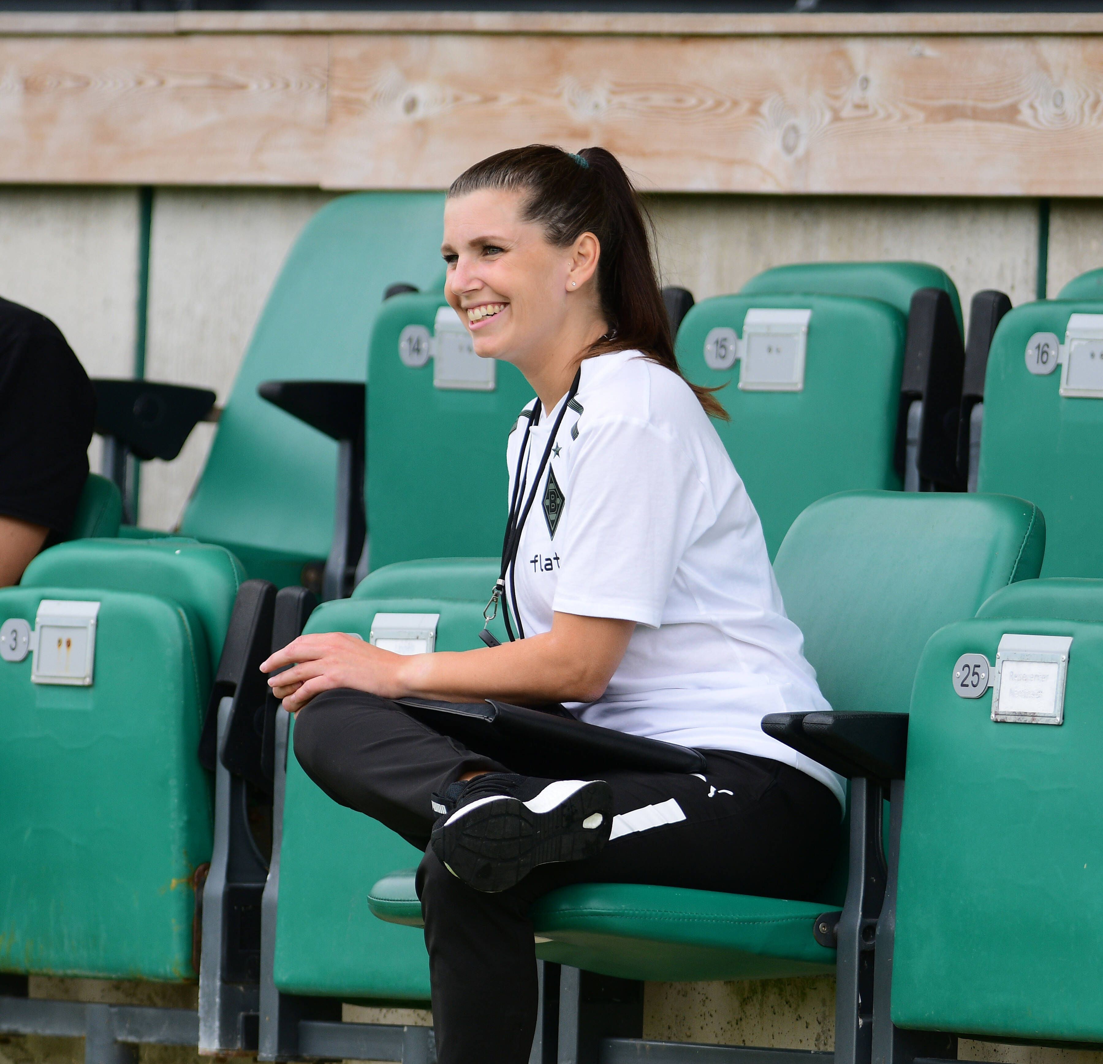 Teammanagerin Sedrina Schaller von Fußball-Bundesligist Borussia Mönchengladbach, auf diesem Foto am 19. Juli 2021 im Trainingslager in Harsewinkel-Marienfeld zu sehen.