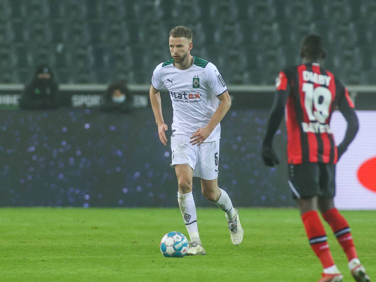 Marvin Friedrich, Innenverteidiger von Borussia Mönchengladbach, beim Bundesliga-Duell des VfL mit Bayer Leverkusen am 15. Januar 2022 im Borussia-Park.
