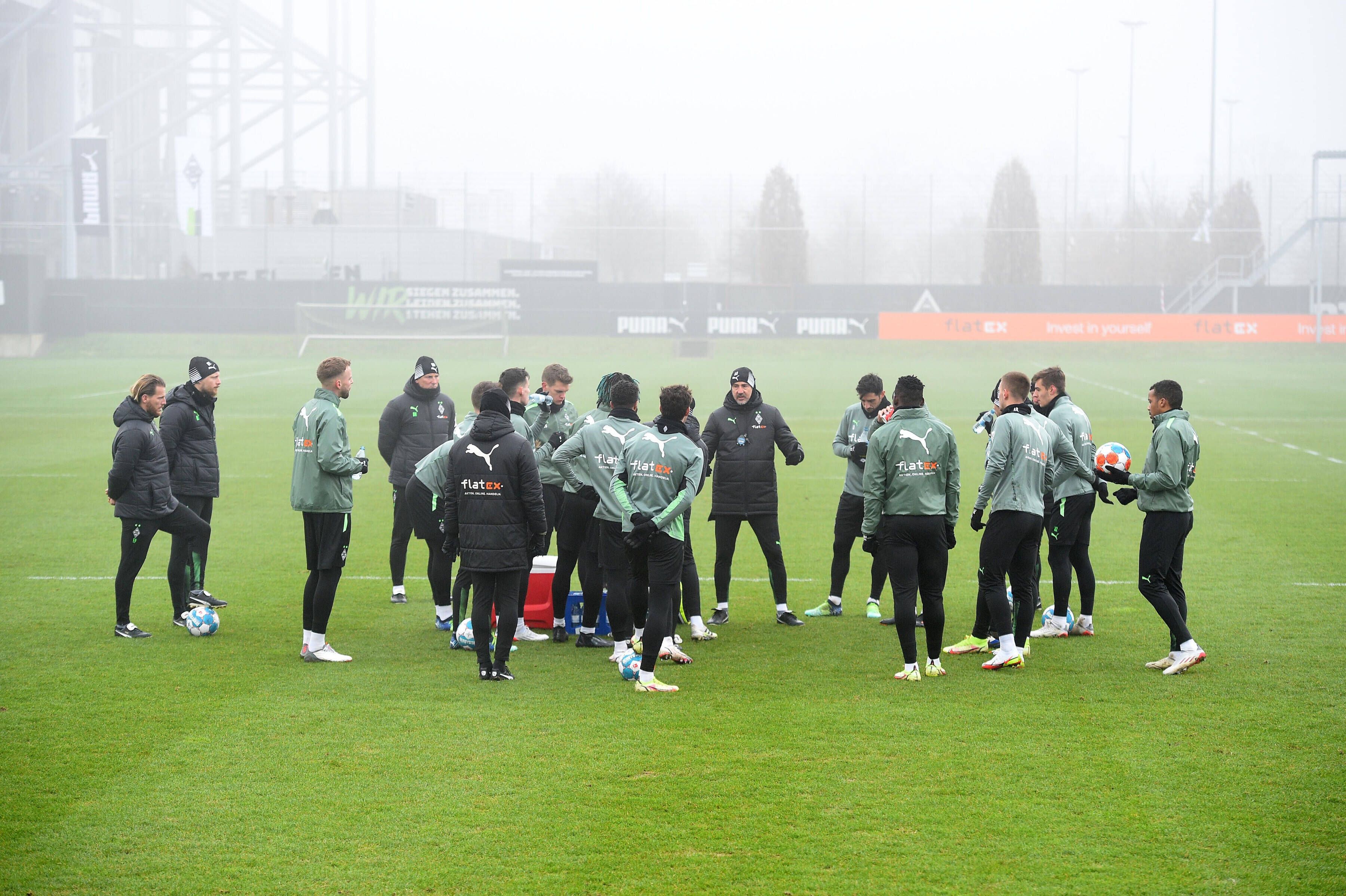 Die Mannschaft von Borussia Mönchengladbach tritt am Mittwoch (19. Januar 2022) im Achtelfinale des DFB-Pokals bei Zweitligist Hannover 96 an. Das Foto zeigt eine Trainingseinheit der Fohlen am 13. Januar 2022.