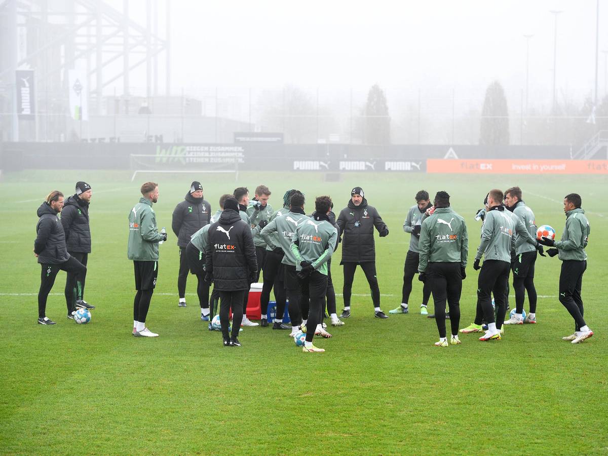 Die Mannschaft von Borussia Mönchengladbach tritt am Mittwoch (19. Januar 2022) im Achtelfinale des DFB-Pokals bei Zweitligist Hannover 96 an. Das Foto zeigt eine Trainingseinheit der Fohlen am 13. Januar 2022.