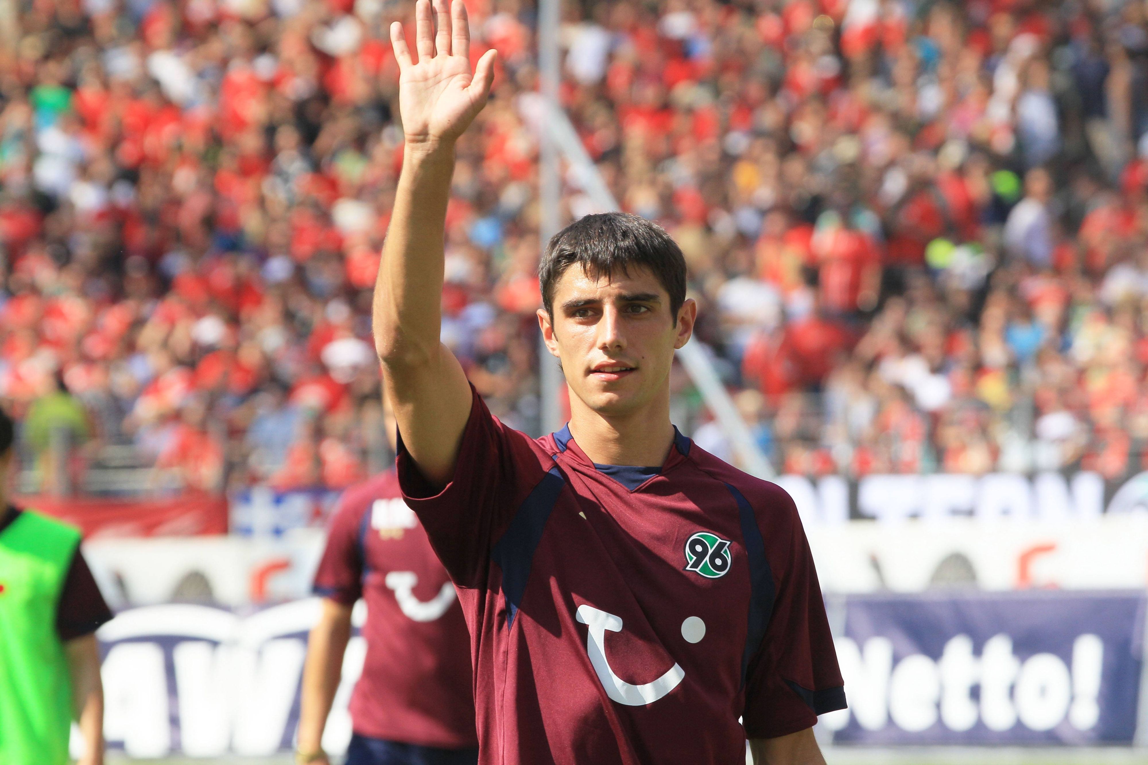 Bildnummer: 06361841  Datum: 22.08.2010  Copyright: imago/Rust
Hannover 96 vs Eintracht Frankfurt (weiß) :  Hannover Spieler Lars Stindl beim warmmachen.; Herren Fussball 2011 GER 1 BL Porträt vdig xub 2010 quer 

Image number 06361841 date 22 08 2010 Copyright imago Rust Hanover 96 vs Eintracht Frankfurt White Hanover Players Lars Stindl the Make hot men Football 2011 ger 1 BL Portrait Vdig xub 2010 horizontal