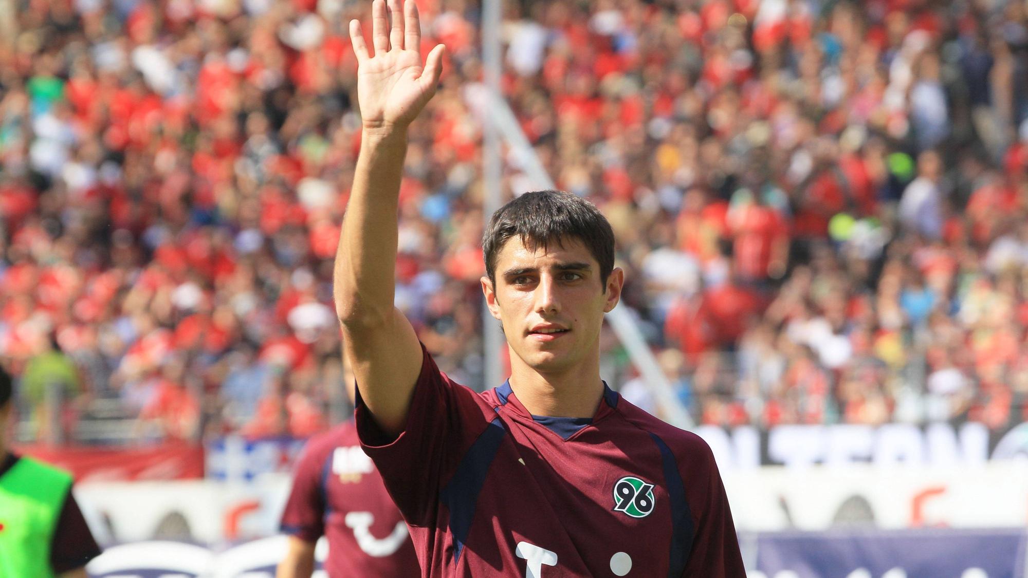 Bildnummer: 06361841 Datum: 22.08.2010 Copyright: imago/Rust
Hannover 96 vs Eintracht Frankfurt (weiß) : Hannover Spieler Lars Stindl beim warmmachen.; Herren Fussball 2011 GER 1 BL Porträt vdig xub 2010 quer
Image number 06361841 date 22 08 2010 Copyright imago Rust Hanover 96 vs Eintracht Frankfurt White Hanover Players Lars Stindl the Make hot men Football 2011 ger 1 BL Portrait Vdig xub 2010 horizontal