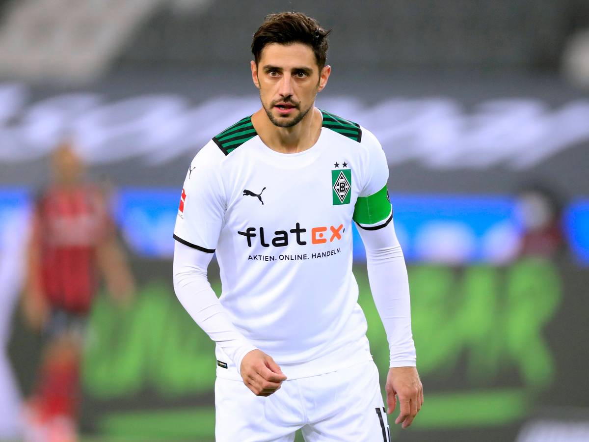 Gladbach-Kapitän Lars Stindl beim Bundesliga-Spiel zwischen Borussia Mönchengladbach und Bayer Leverkusen am 15. Januar 2022.