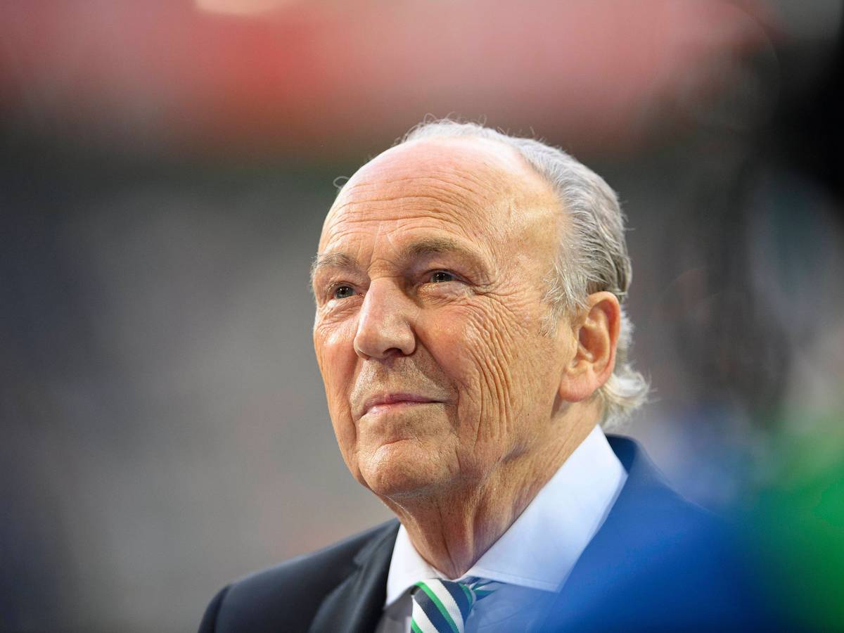 Rolf Königs ist ein erfolgreicher Unternehmer und Präsident von Borussia Mönchengladbach. Auf diesem Foto ist Königs am 13. August 2021 im Borussia-Park zu sehen. Königs lächelt.